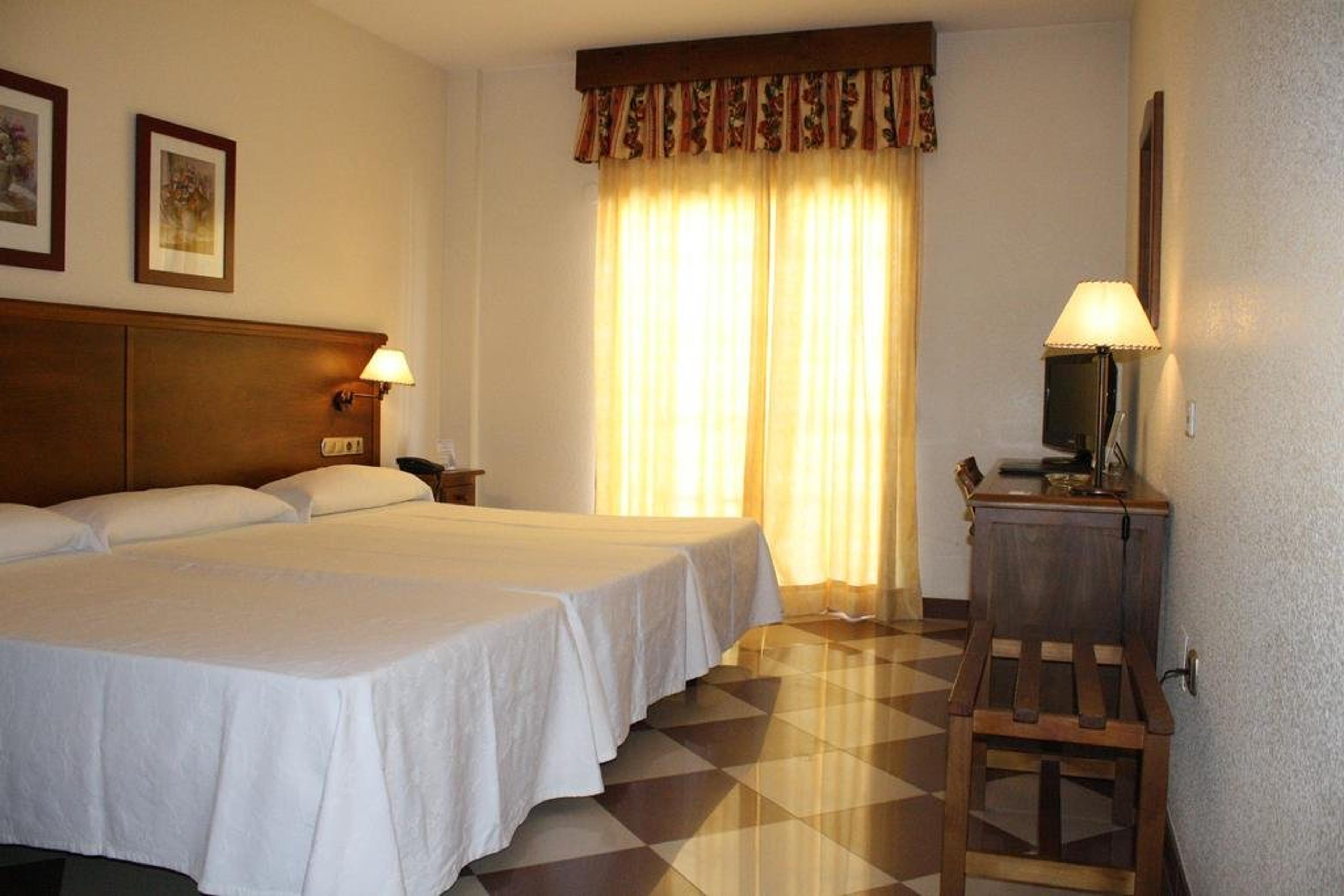 HOTEL AVENIDA TROPICAL - SALOBRENA