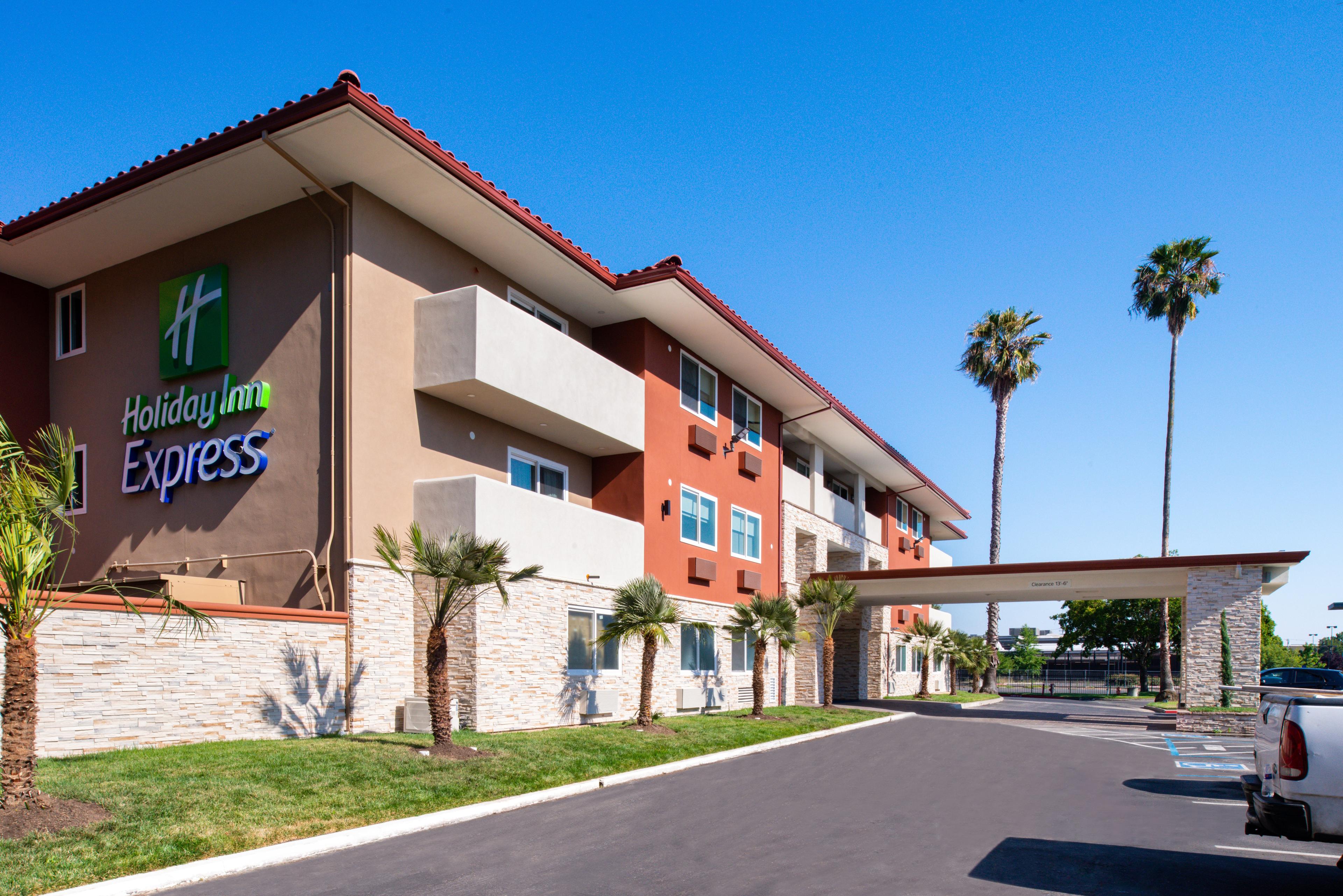 HOLIDAY INN EXP SANTA ROSA N BY IHG