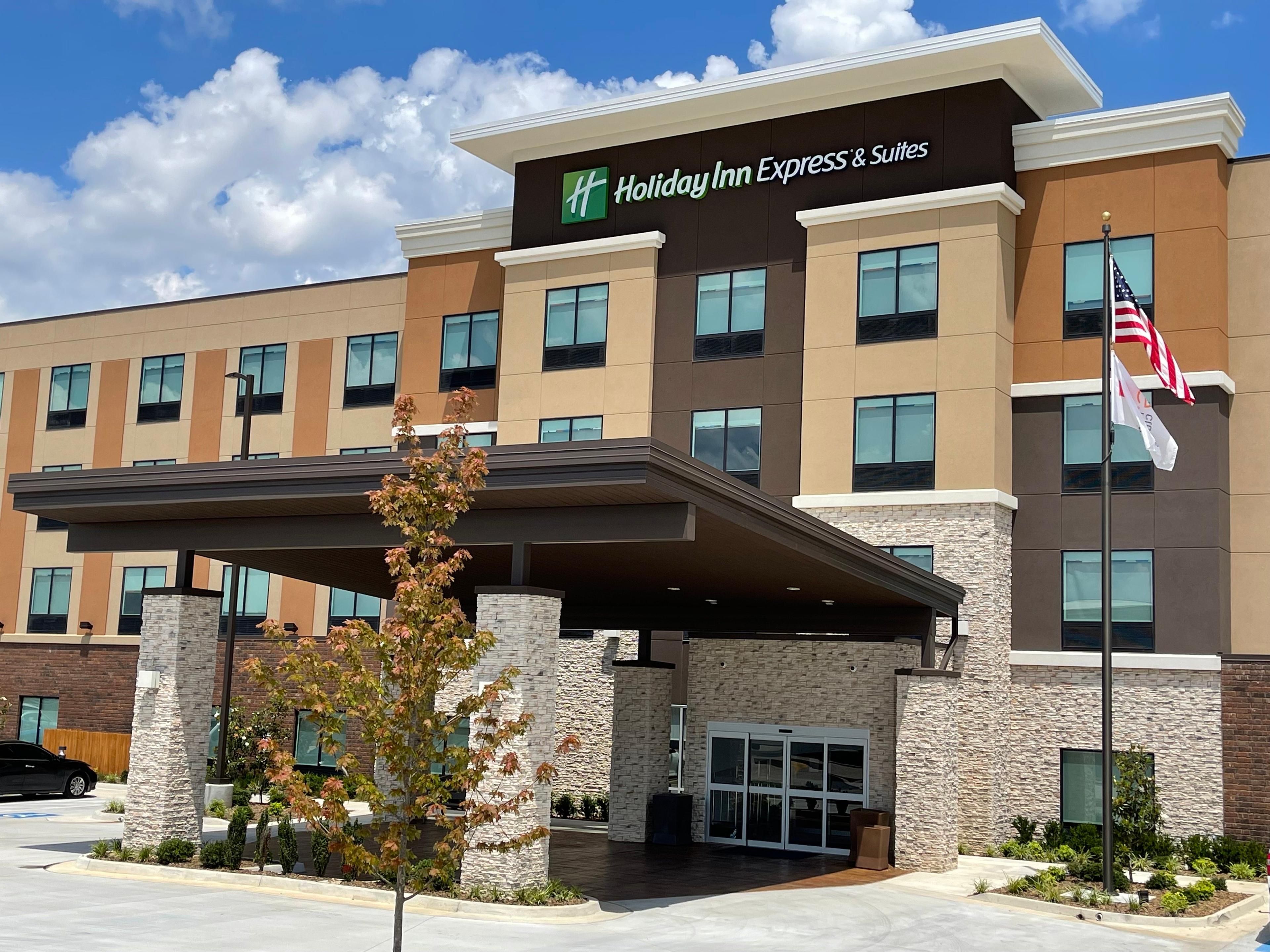 HOLIDAY INN EXP STES AIRPORT BY IHG