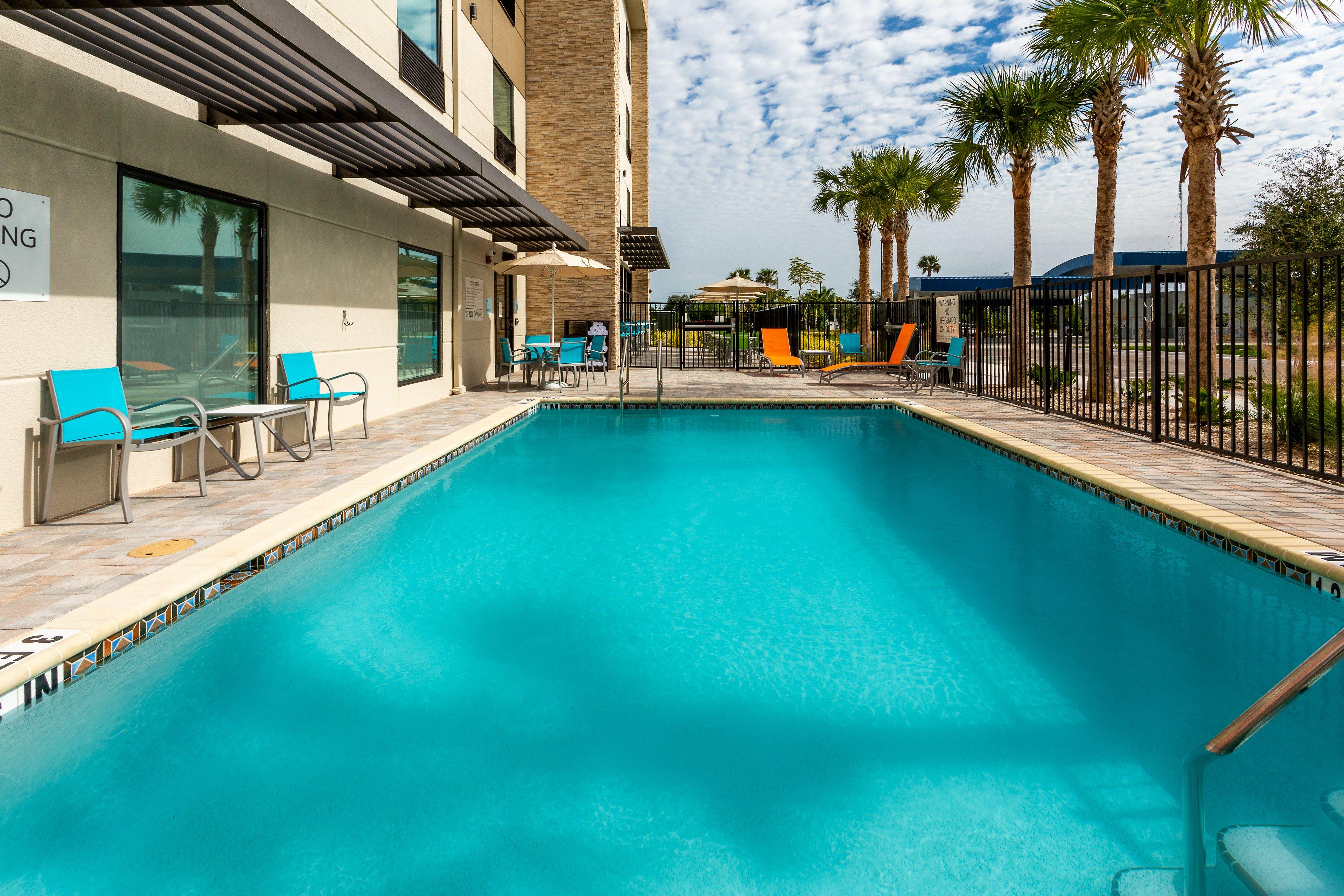 HOLIDAY INN EXP STES FT MYERS BEACH