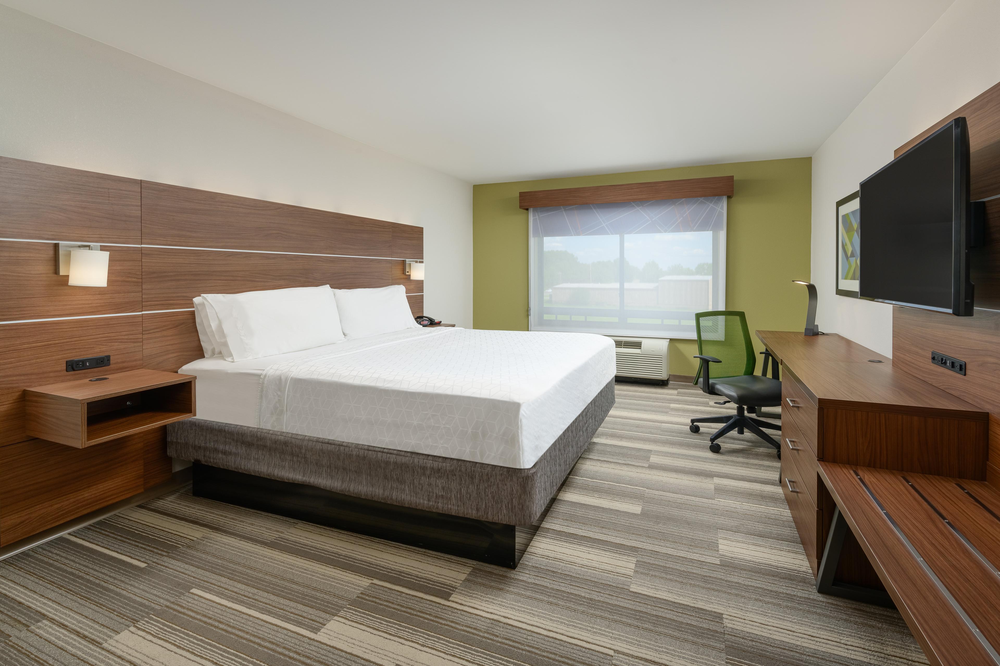 HOLIDAY INN EXP STES TULLAHOMA BY I
