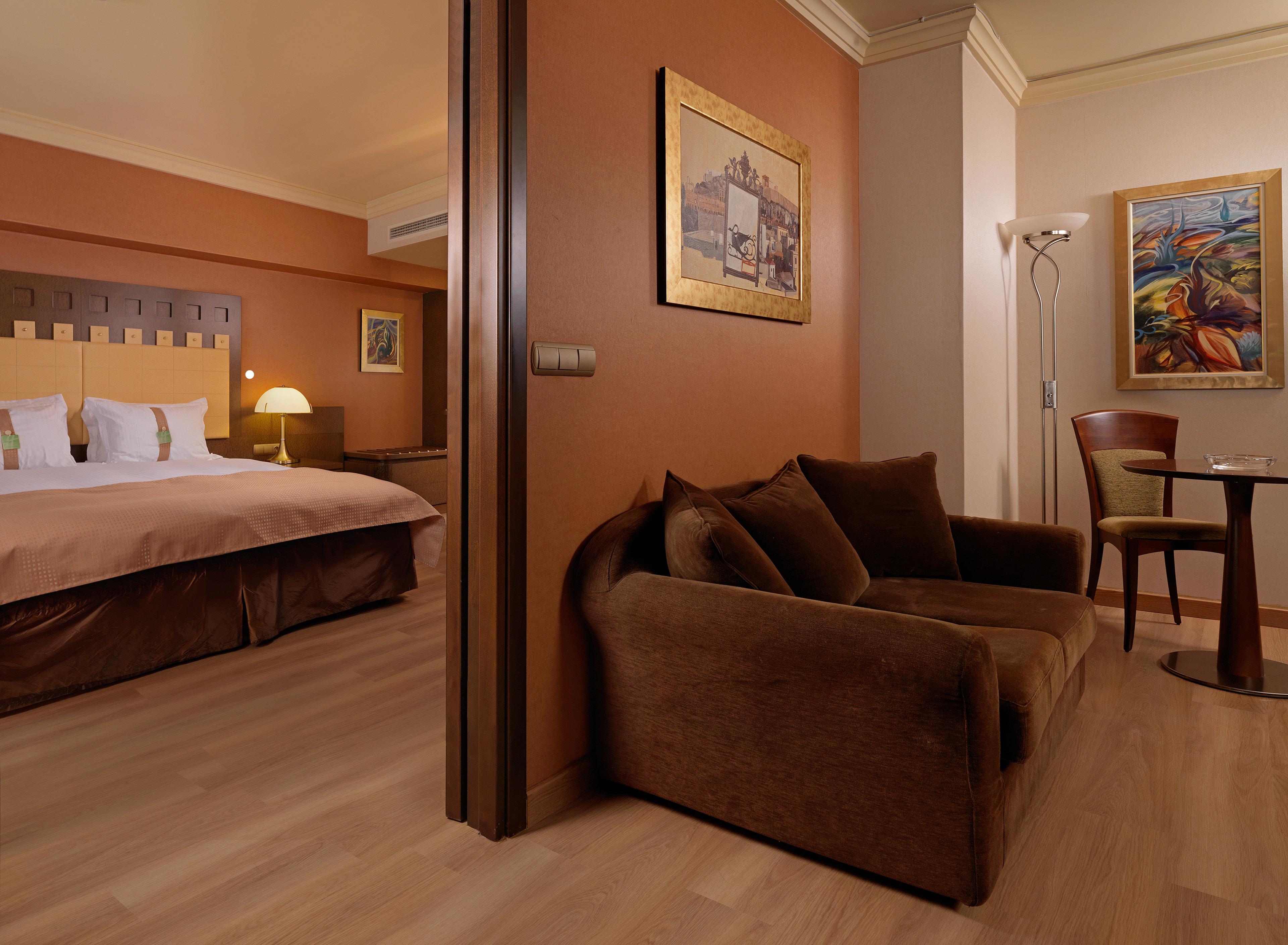 HOLIDAY INN ATTICA AV AIRPORT BY IH