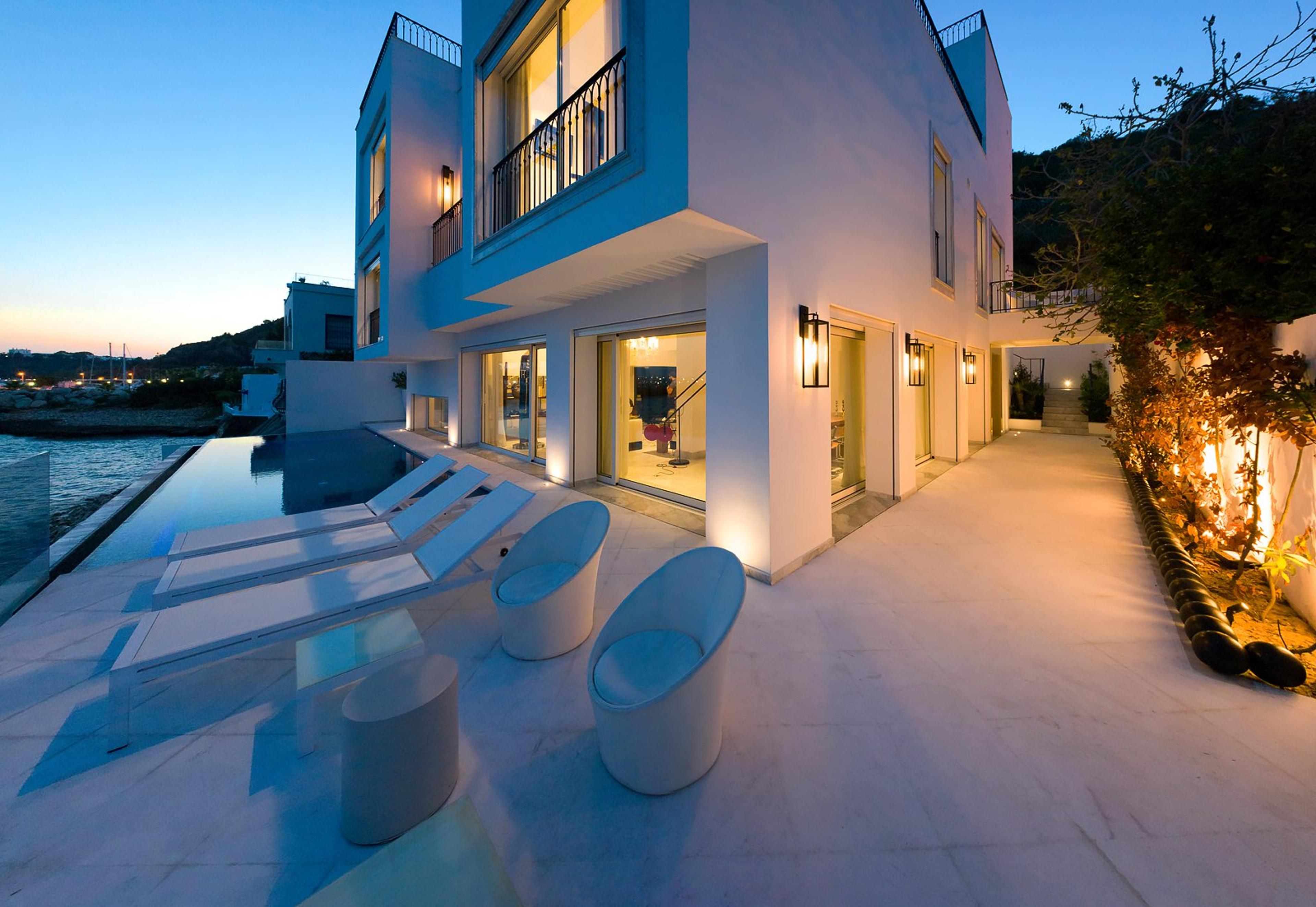 MAISON DEDINE