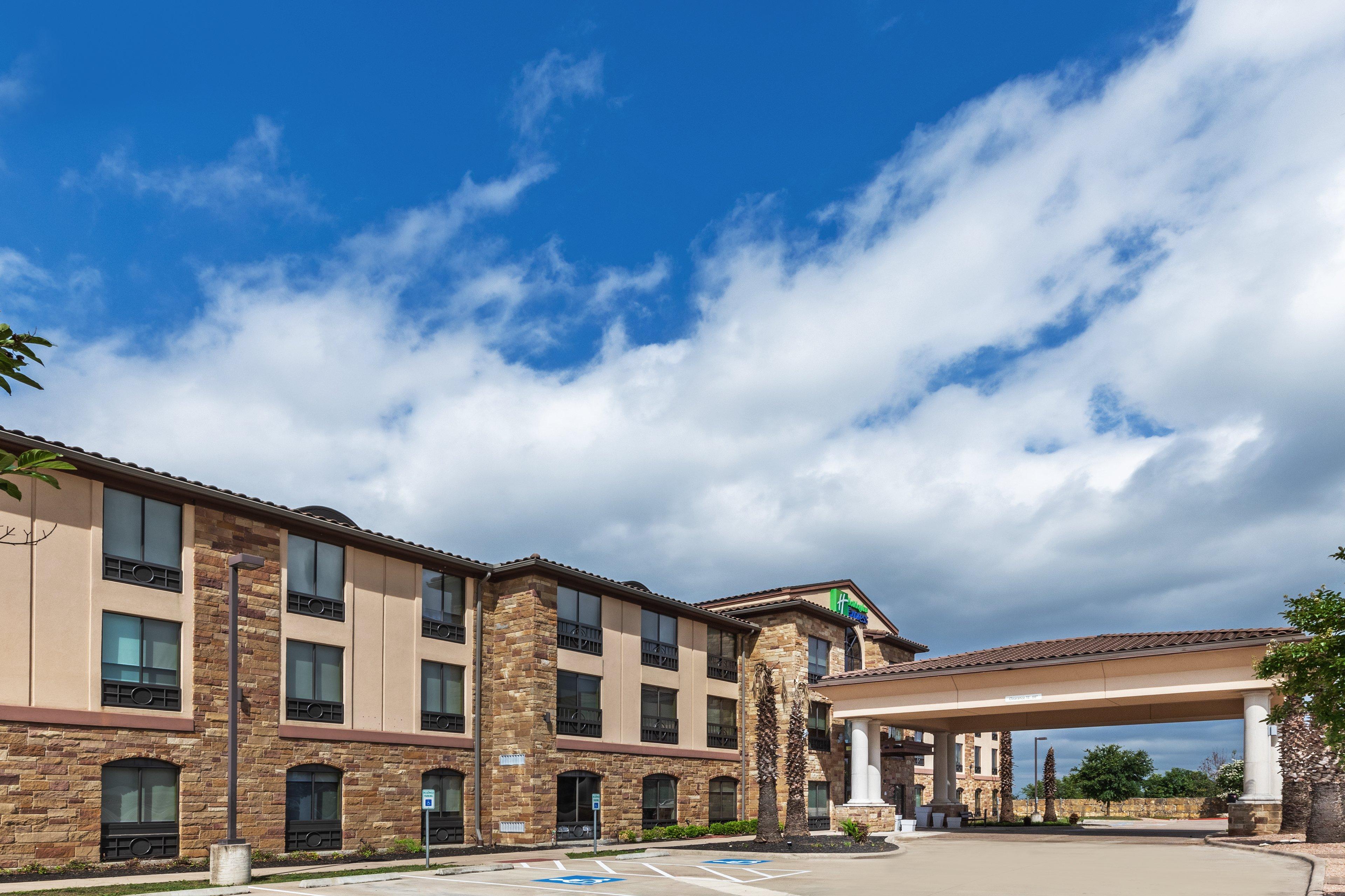 HOLIDAY INN EXP STES LAKEWAY BY IHG