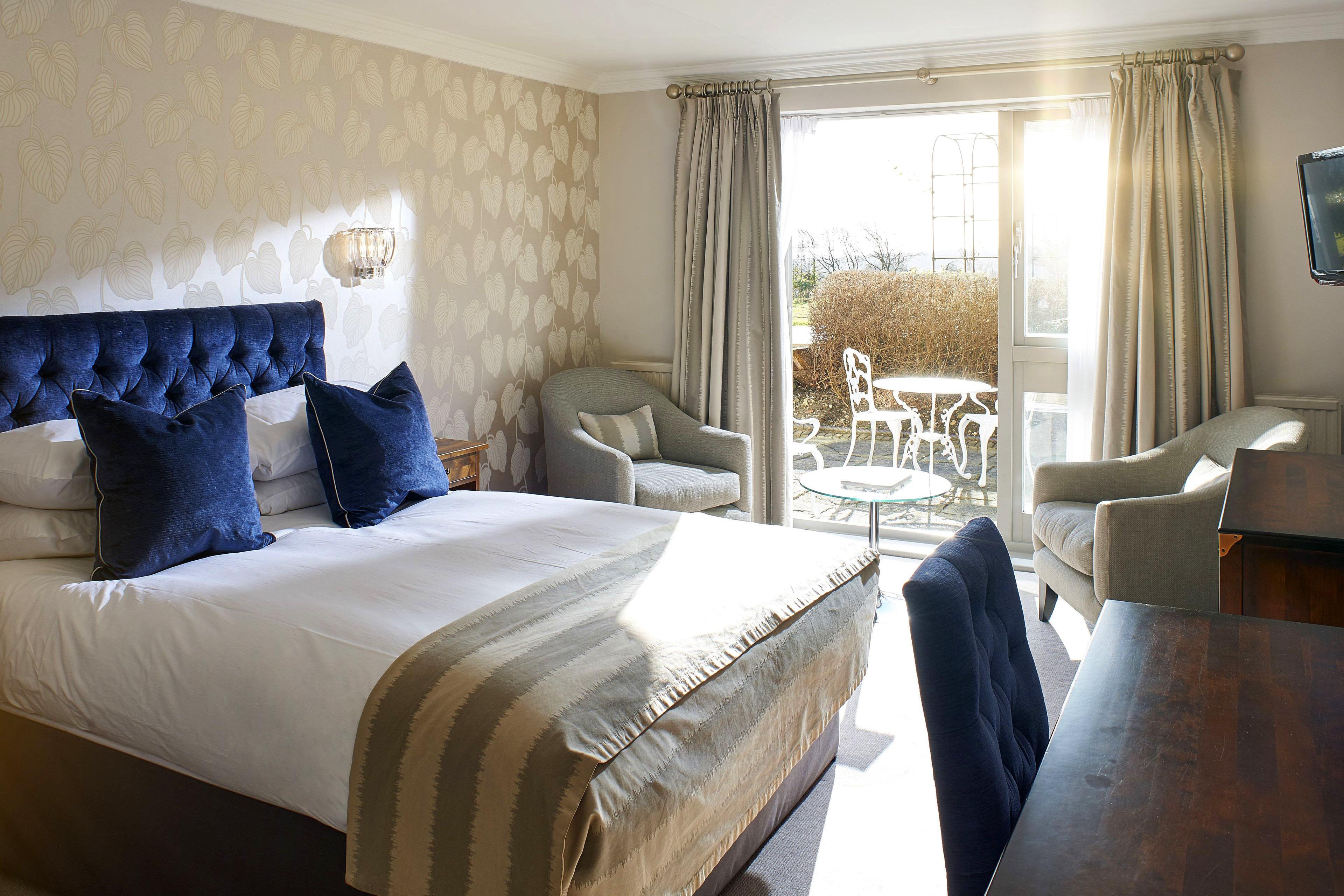 THE MANOR ELSTREE