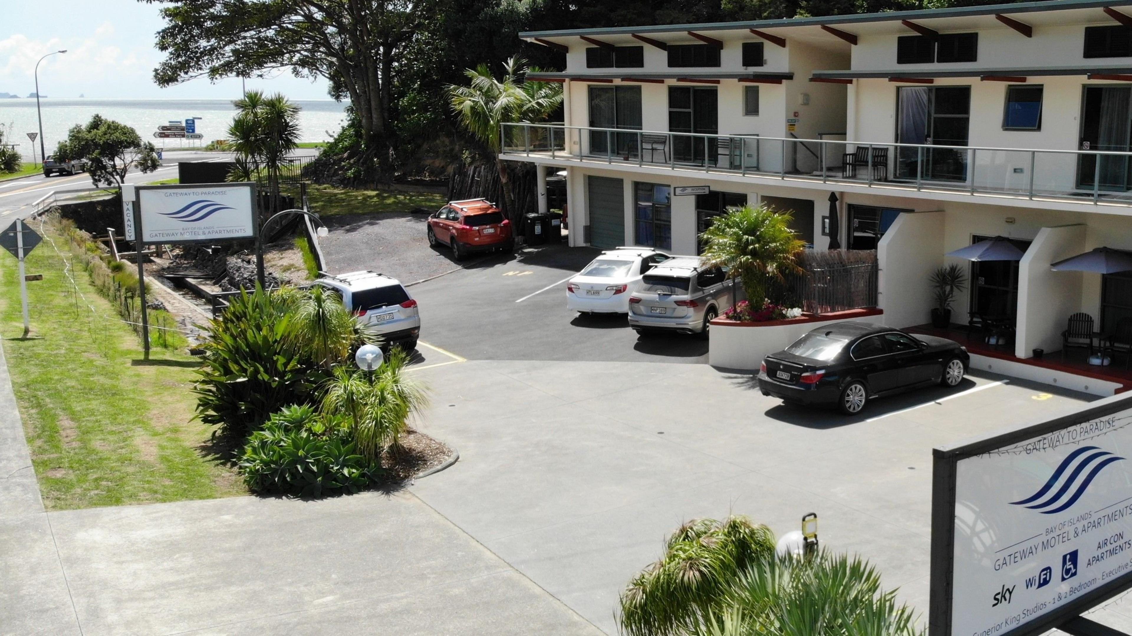 BAY OF ISLANDS GATEWAY MOTEL AND AP