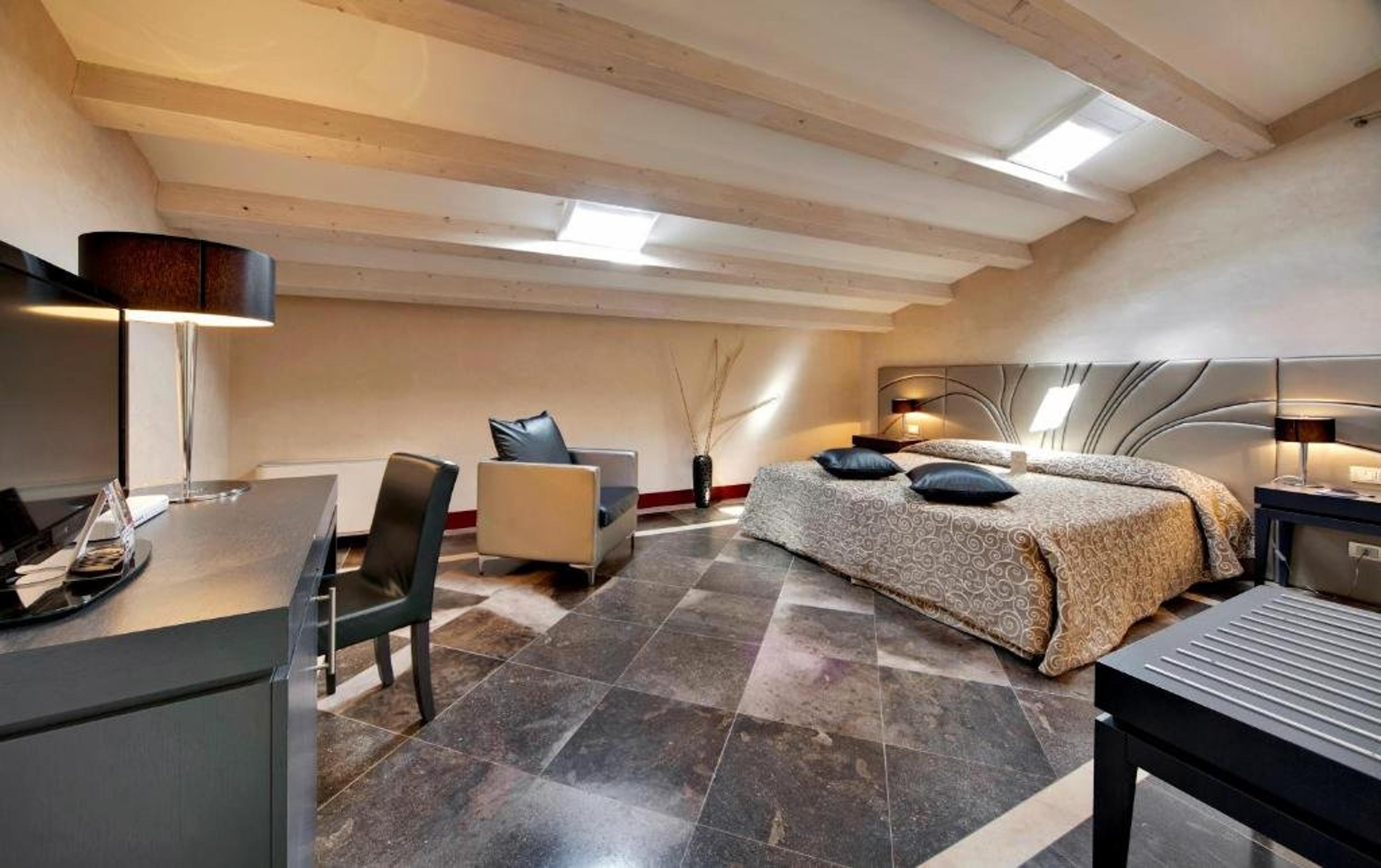 DE STEFANO PALACE LUXURY HOTEL