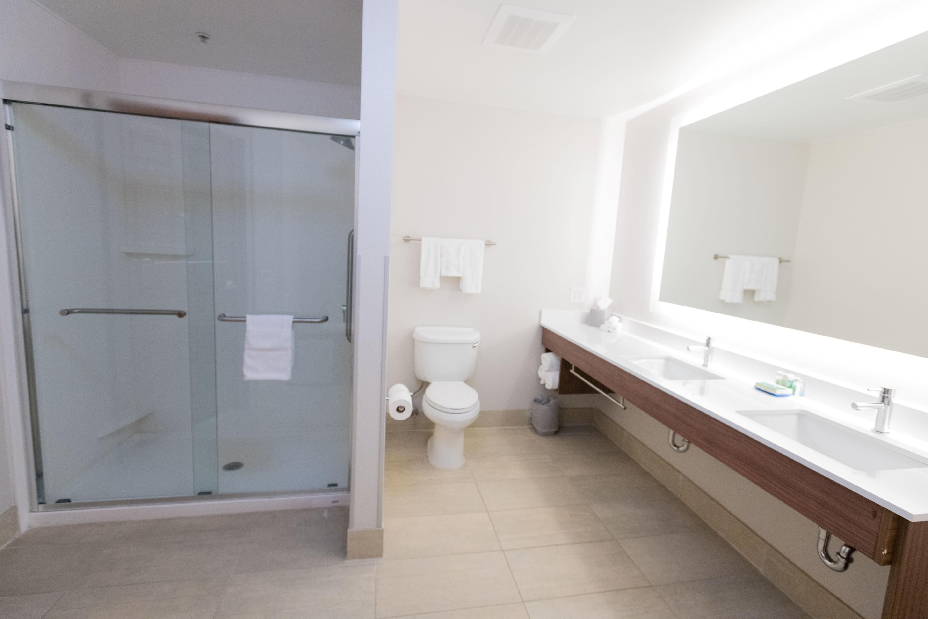 HOLIDAY INN EXP STES VINEYARD BY IH