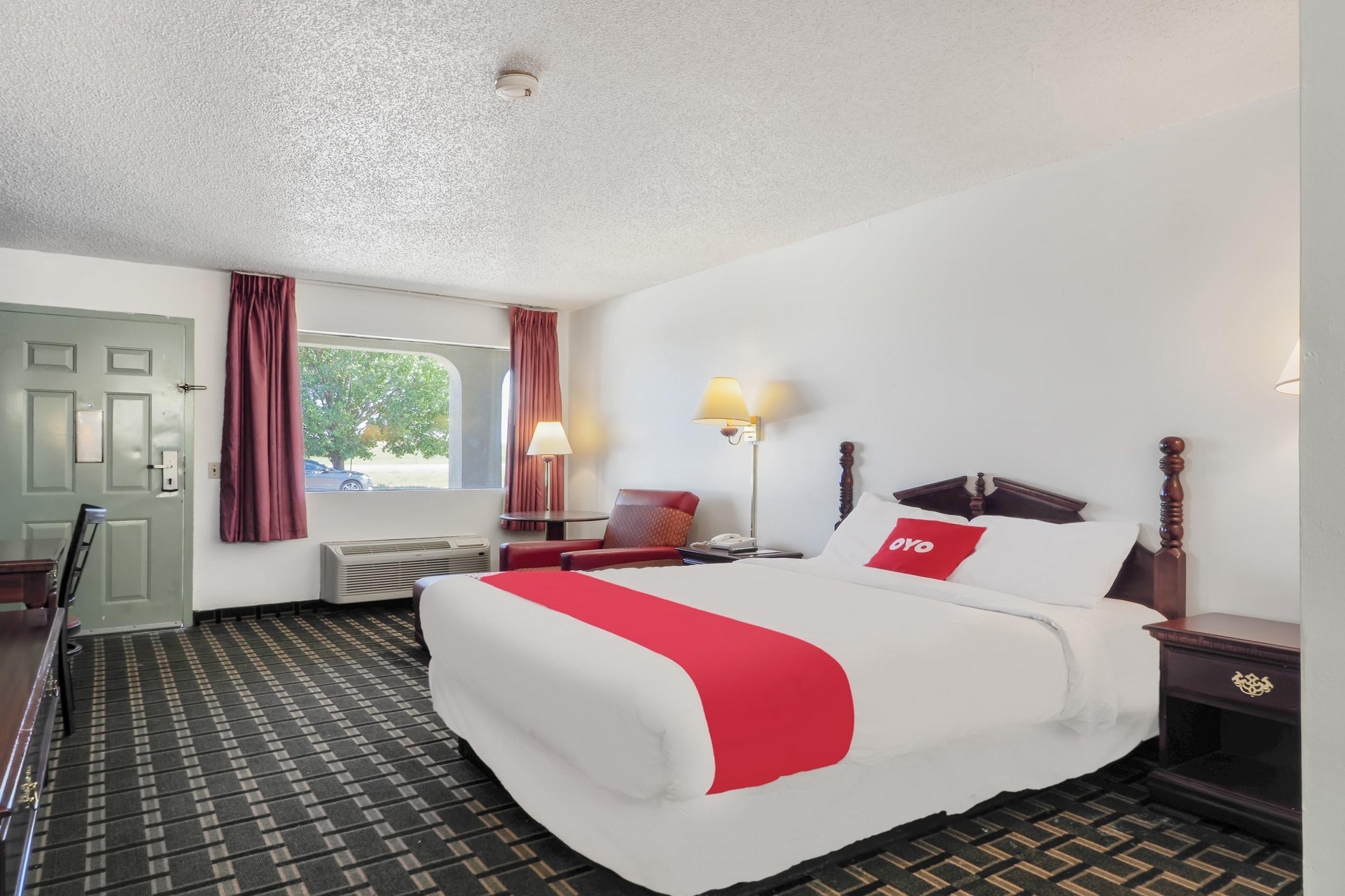 LONESTAR INN AND SUITES