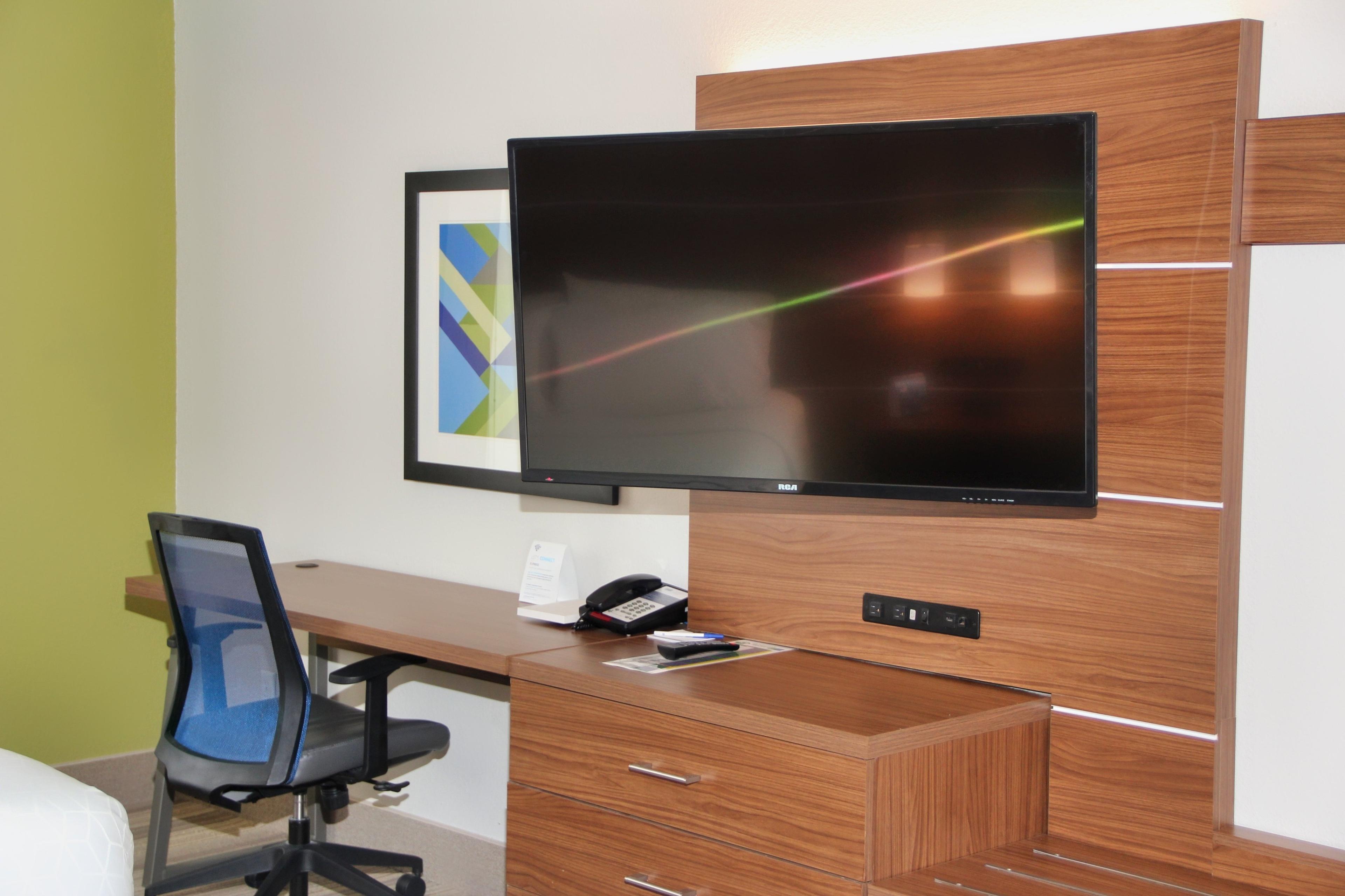 HOLIDAY INN EXP SUITES DOUGLAS BY I