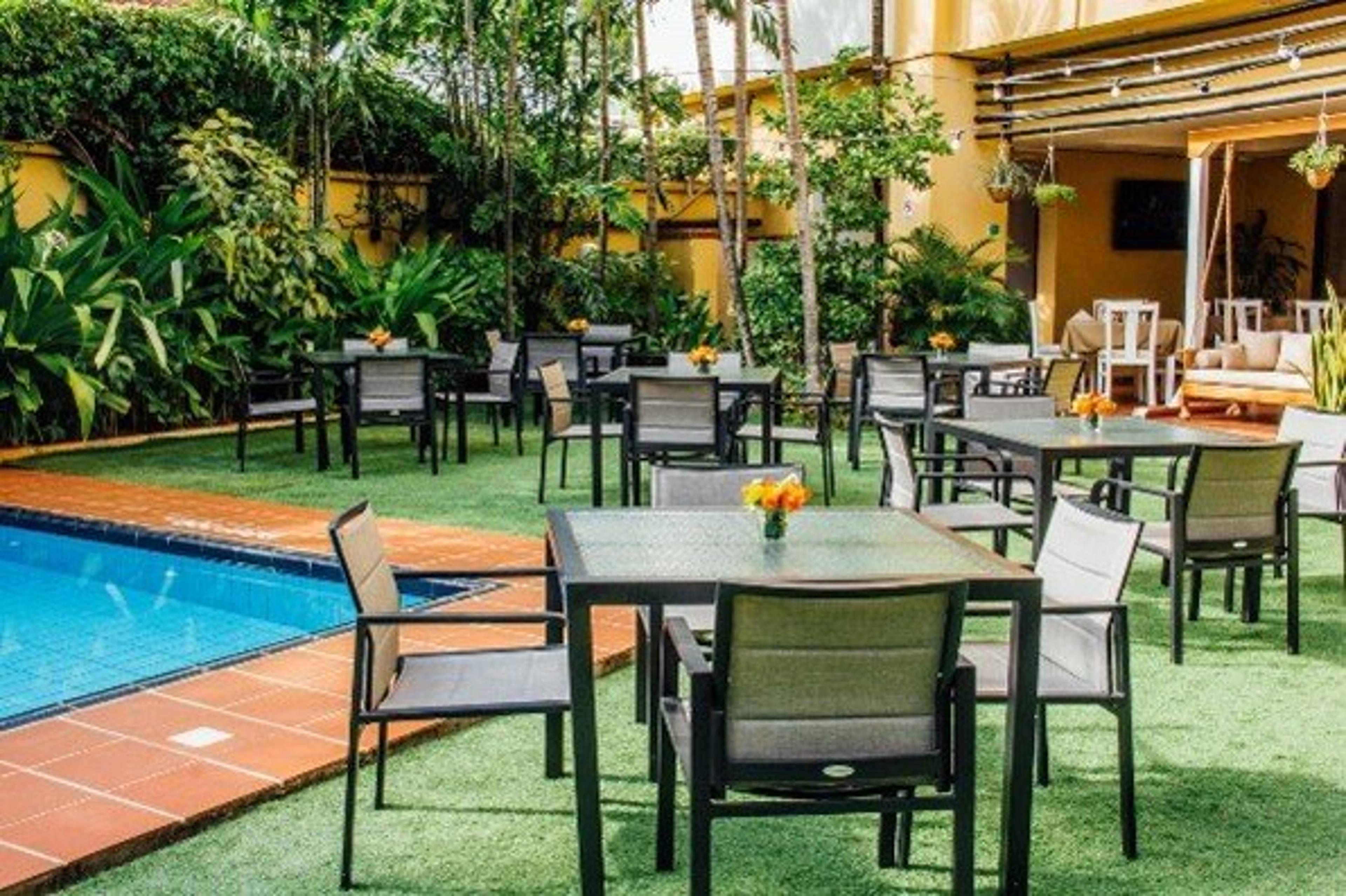SEA CLIFF COURT HOTEL & LUXURY APT