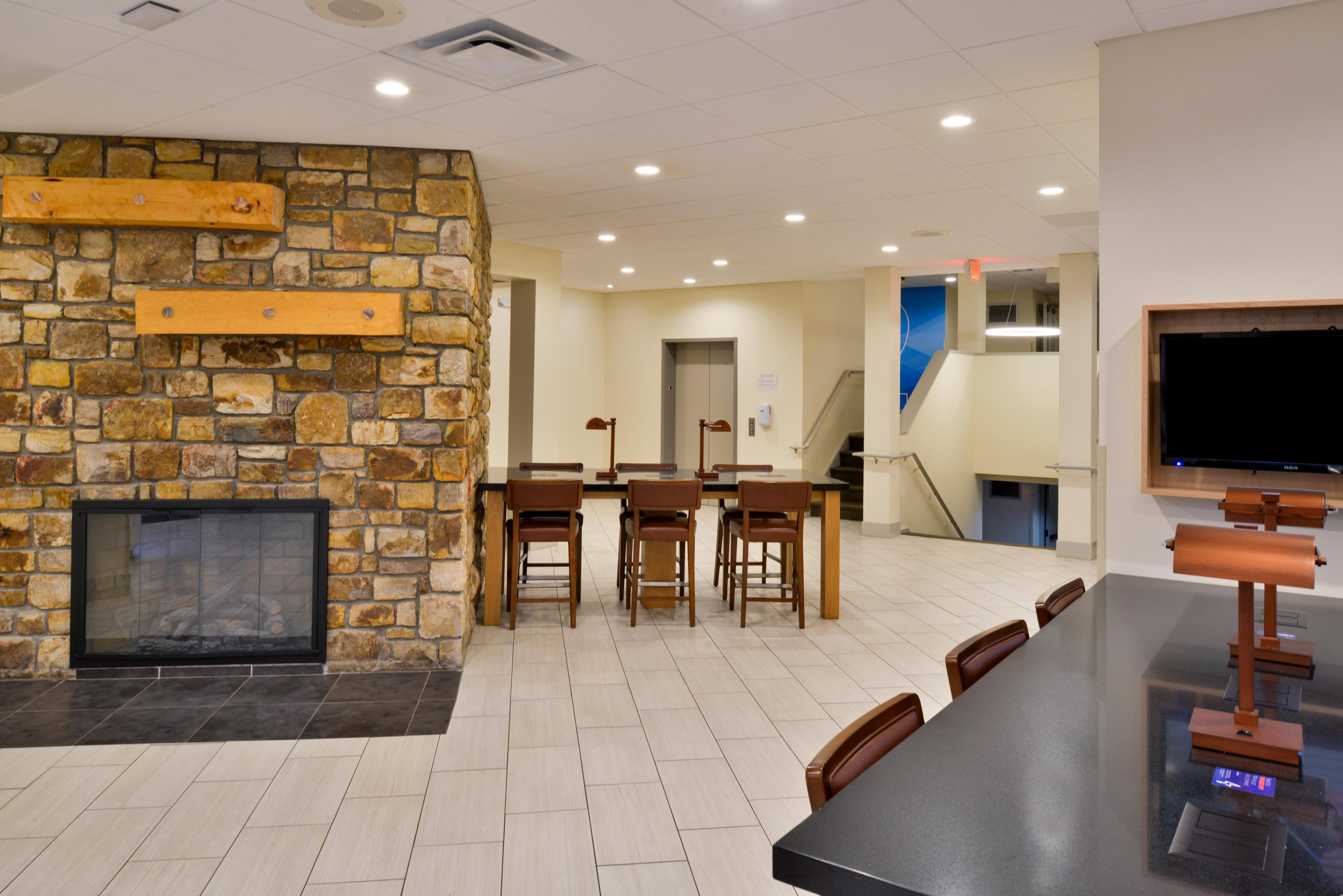 HOLIDAY INN EXP BLOWING ROCK BY IHG