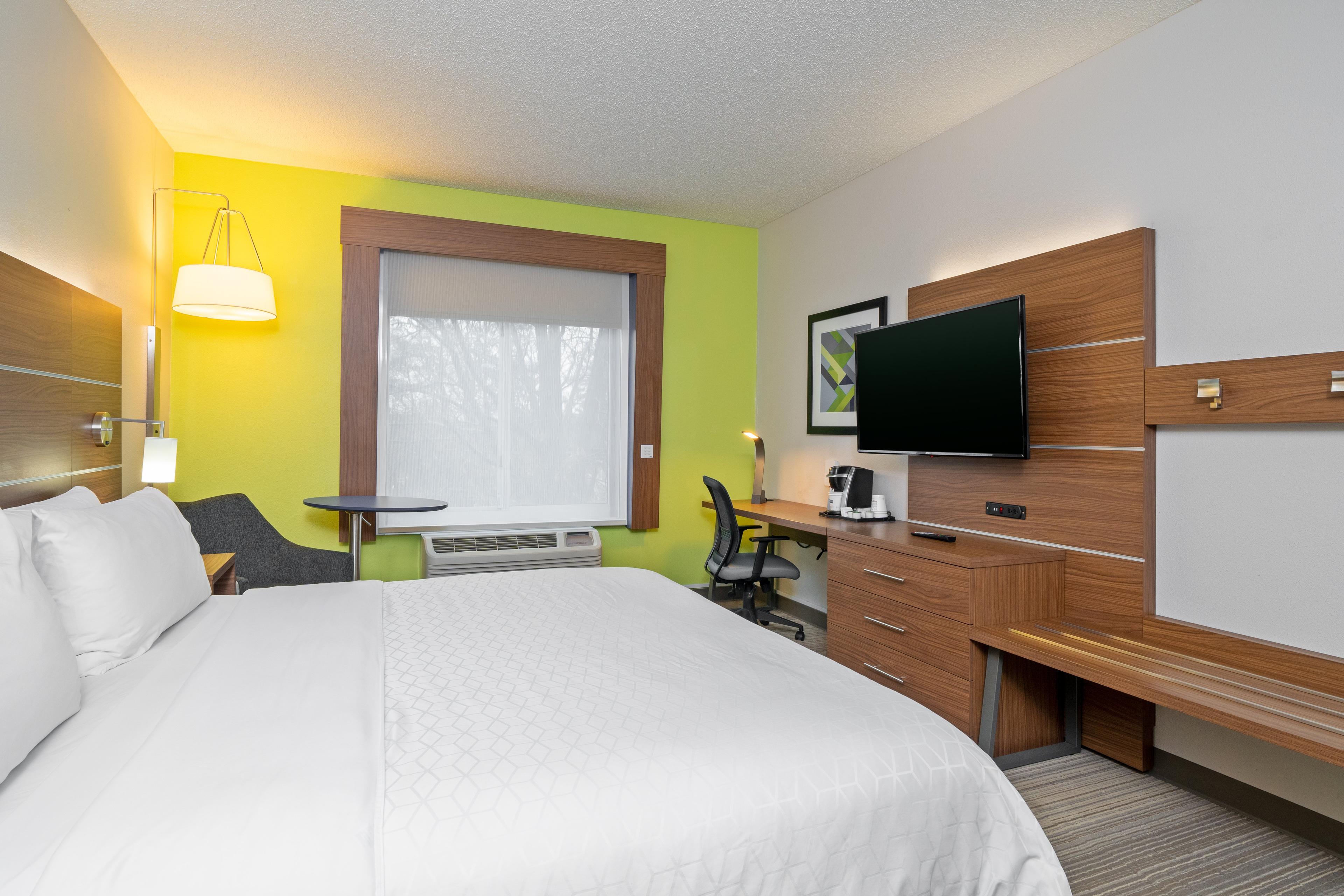 HOLIDAY INN EXP STES WOODBRIDG BY I