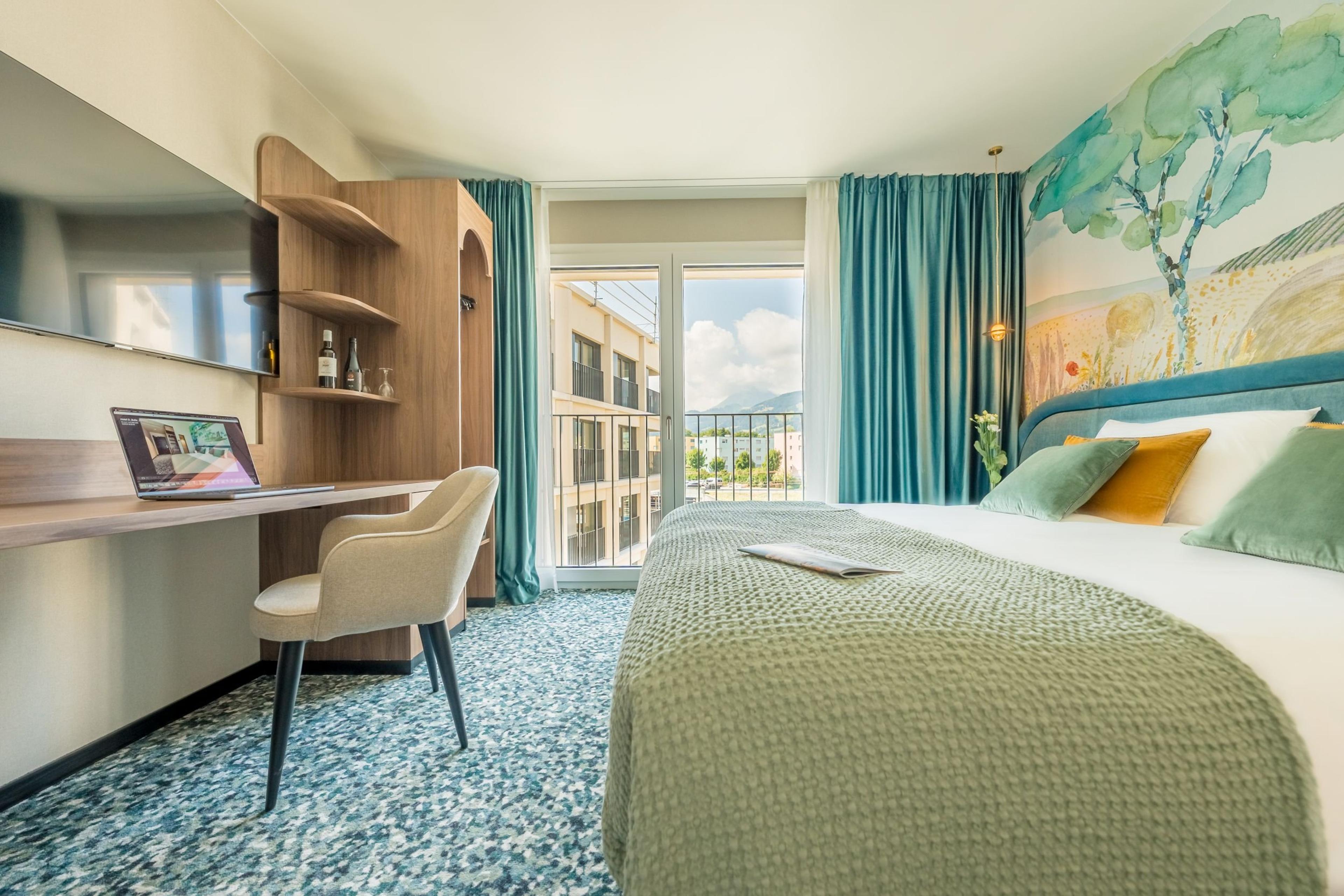 HOTEL D
