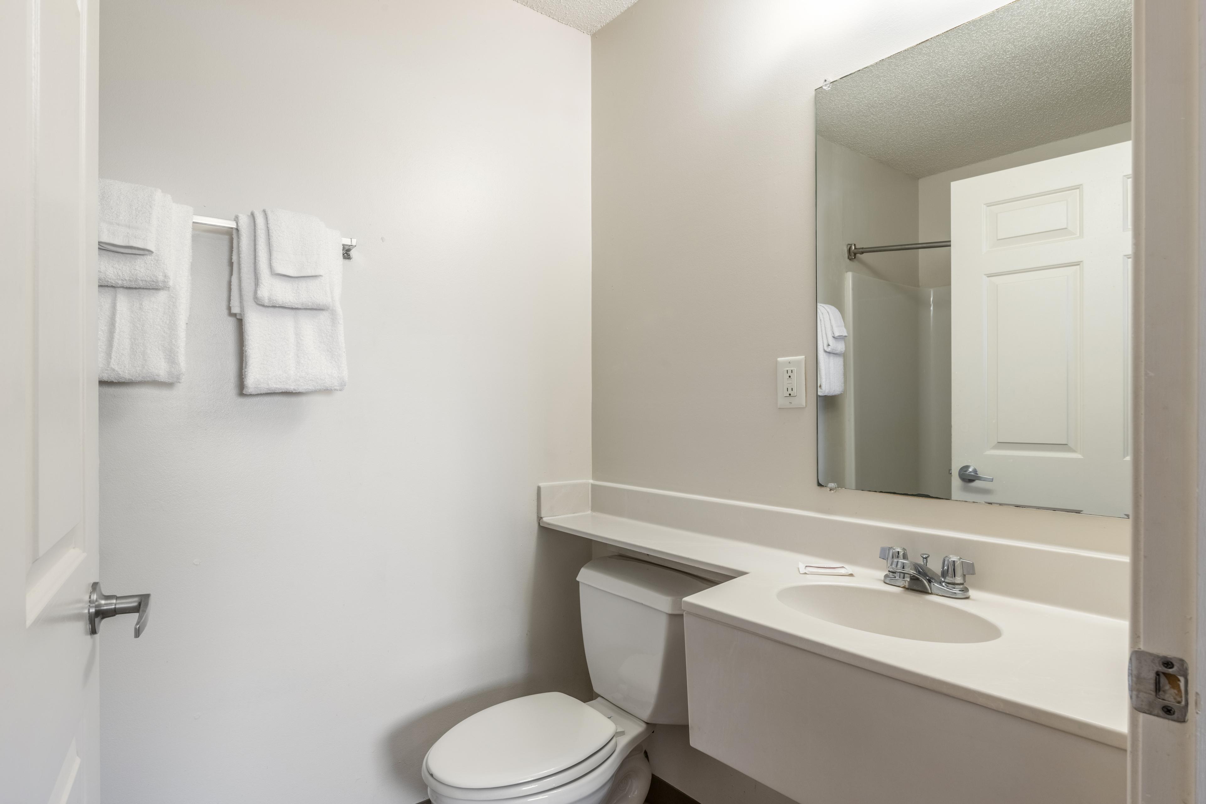 HOMETOWNE SUITES CHARLOTTE-CONCORD