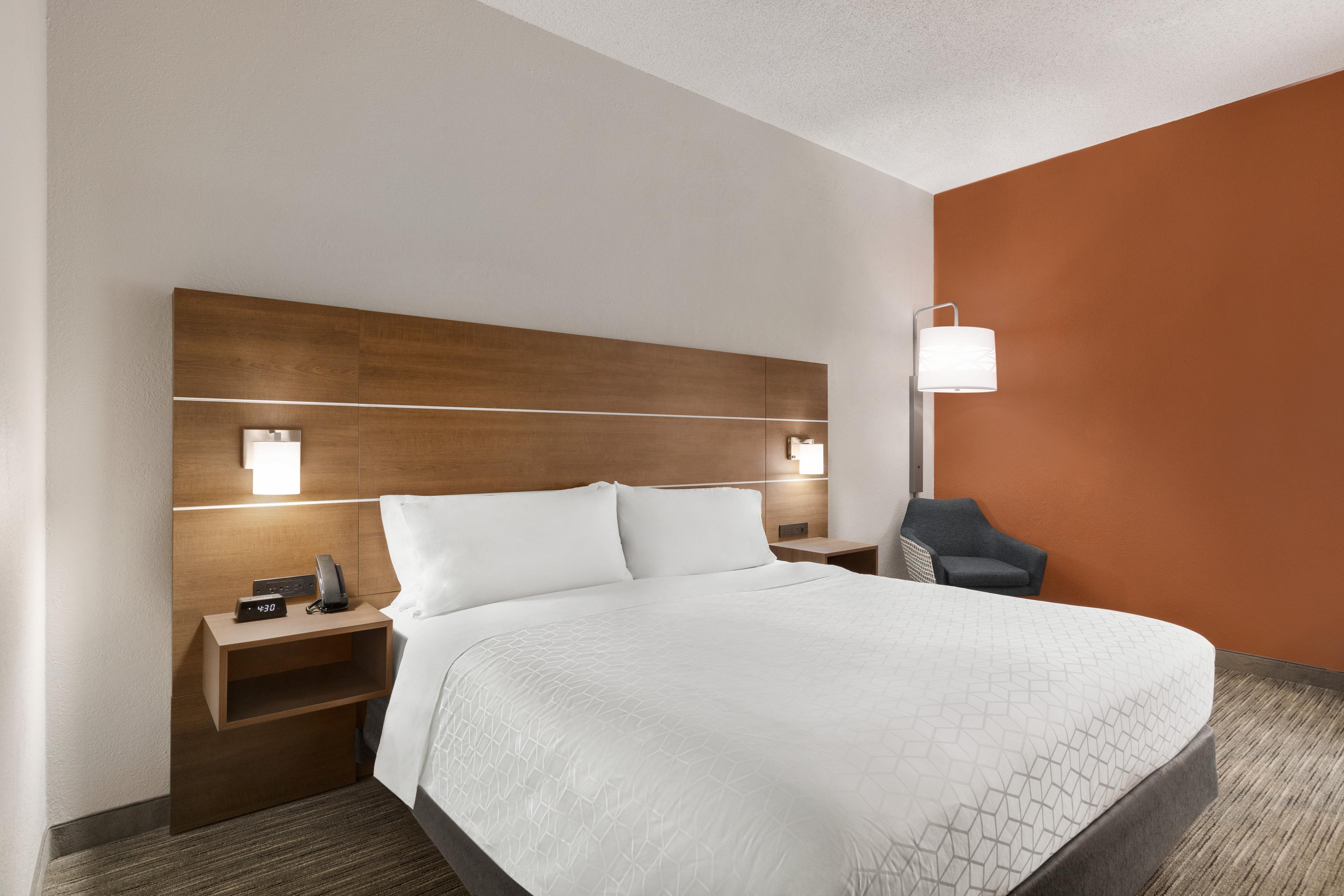 HOLIDAY INN EXPRESS BY IHG