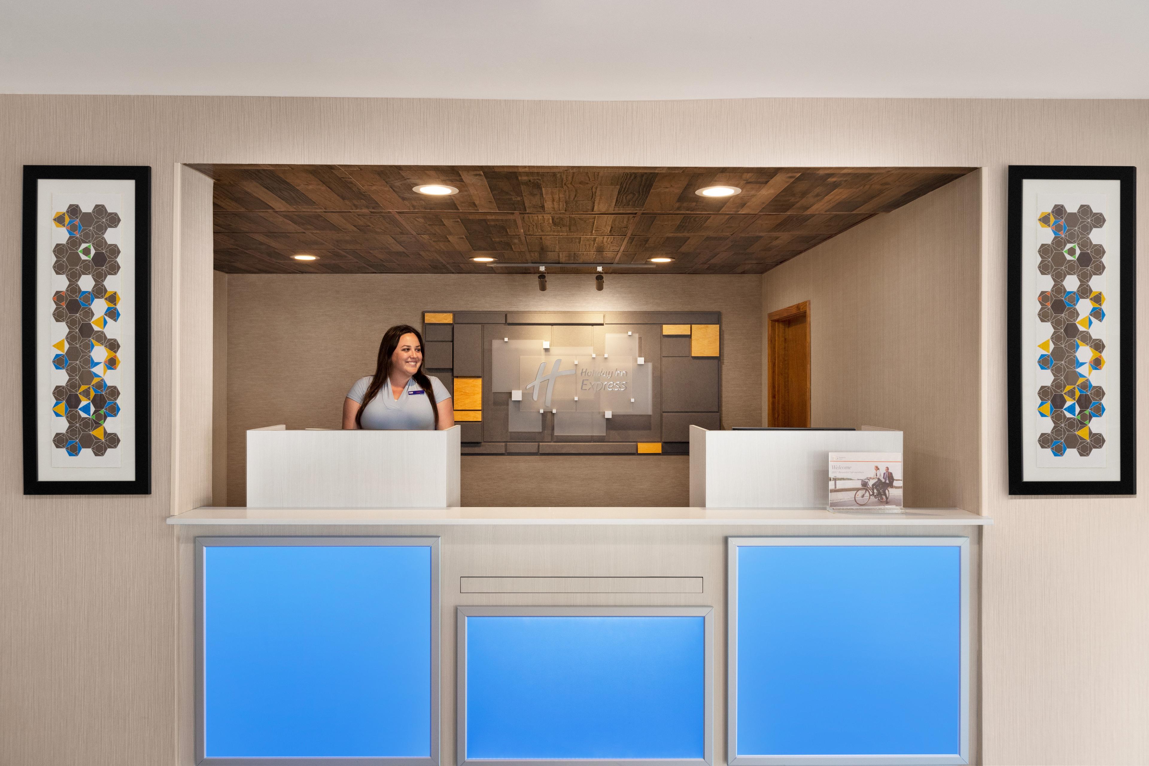 HOLIDAY INN EXPRESS BY IHG