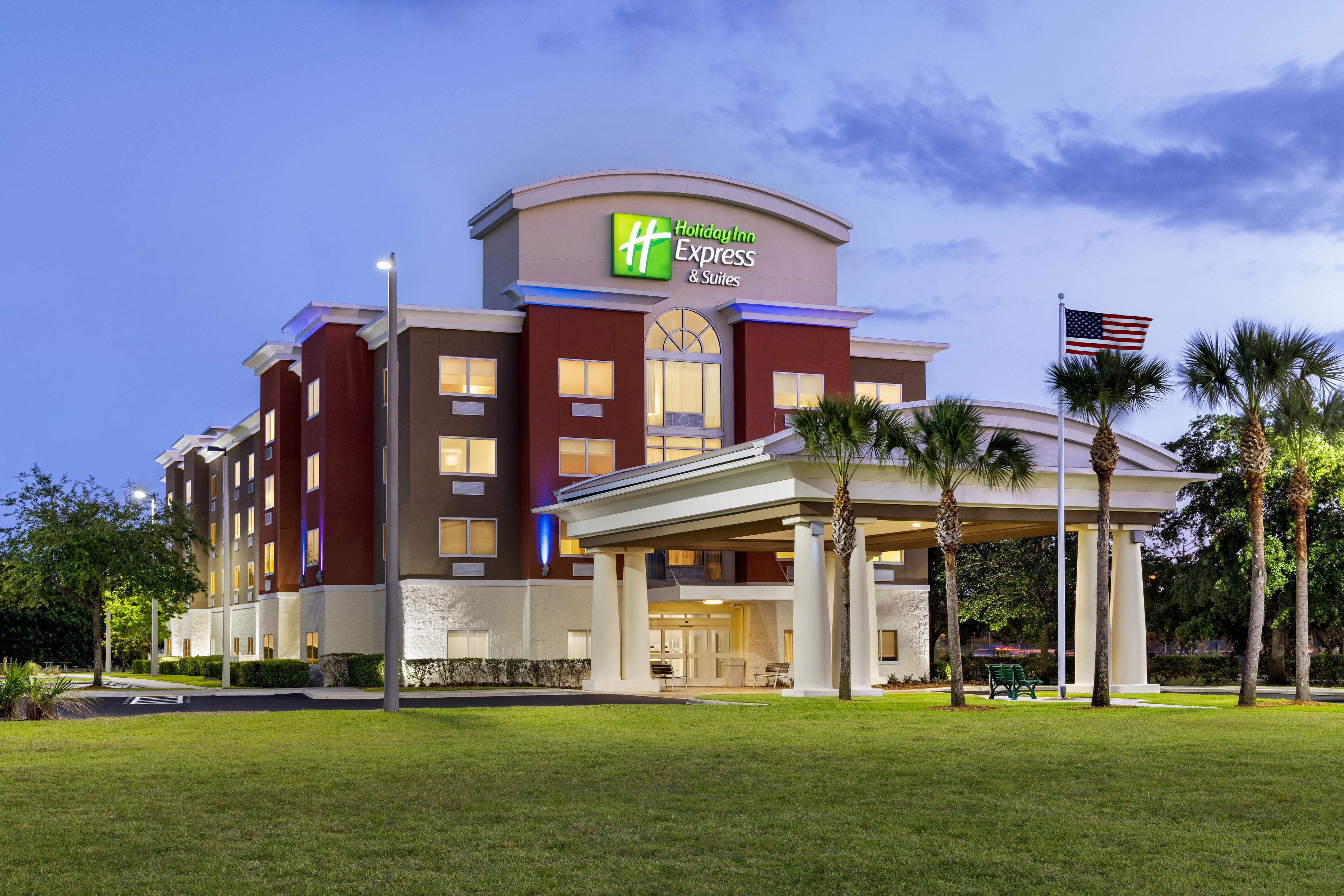 HOLIDAY INN EXP STES FT PIERCE BY I