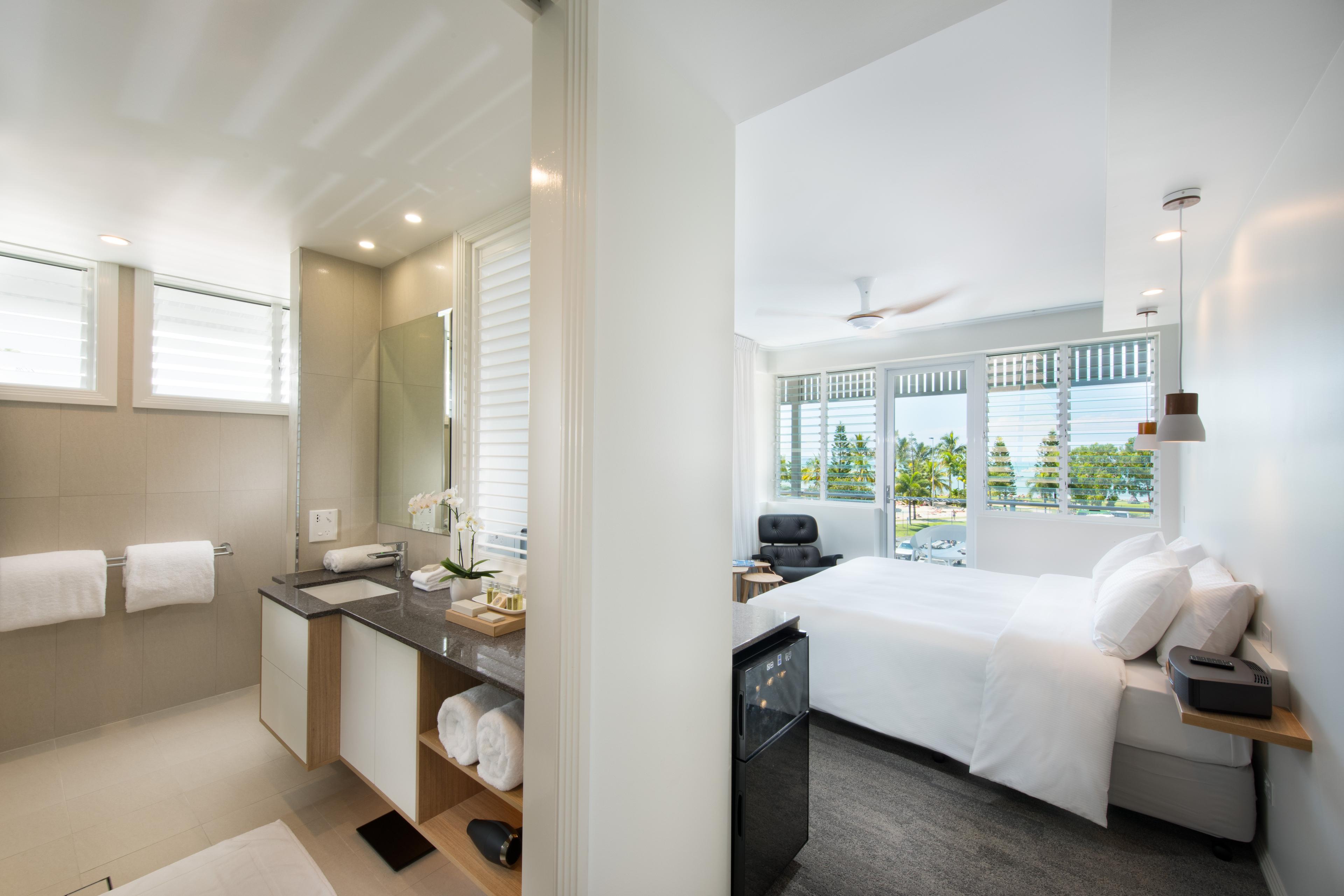 HEART HOTEL AND GALLERY WHITSUNDAYS