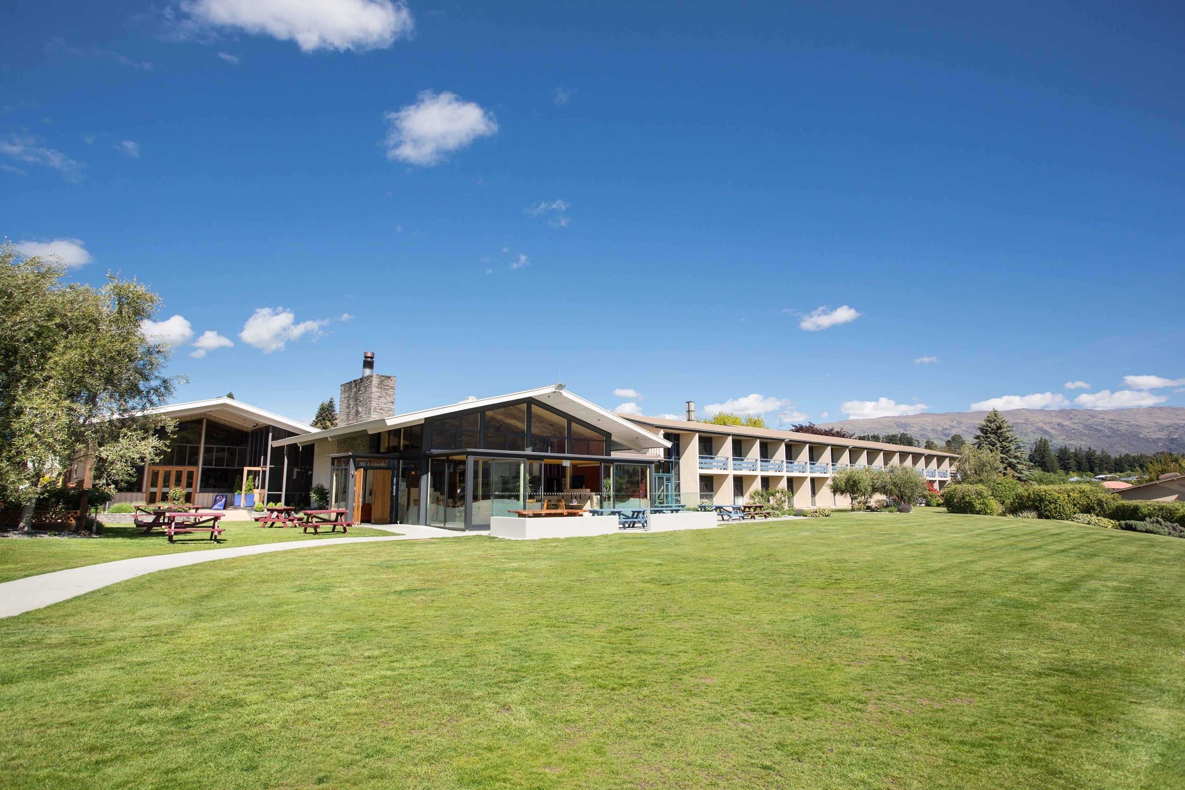 WANAKA HOTEL