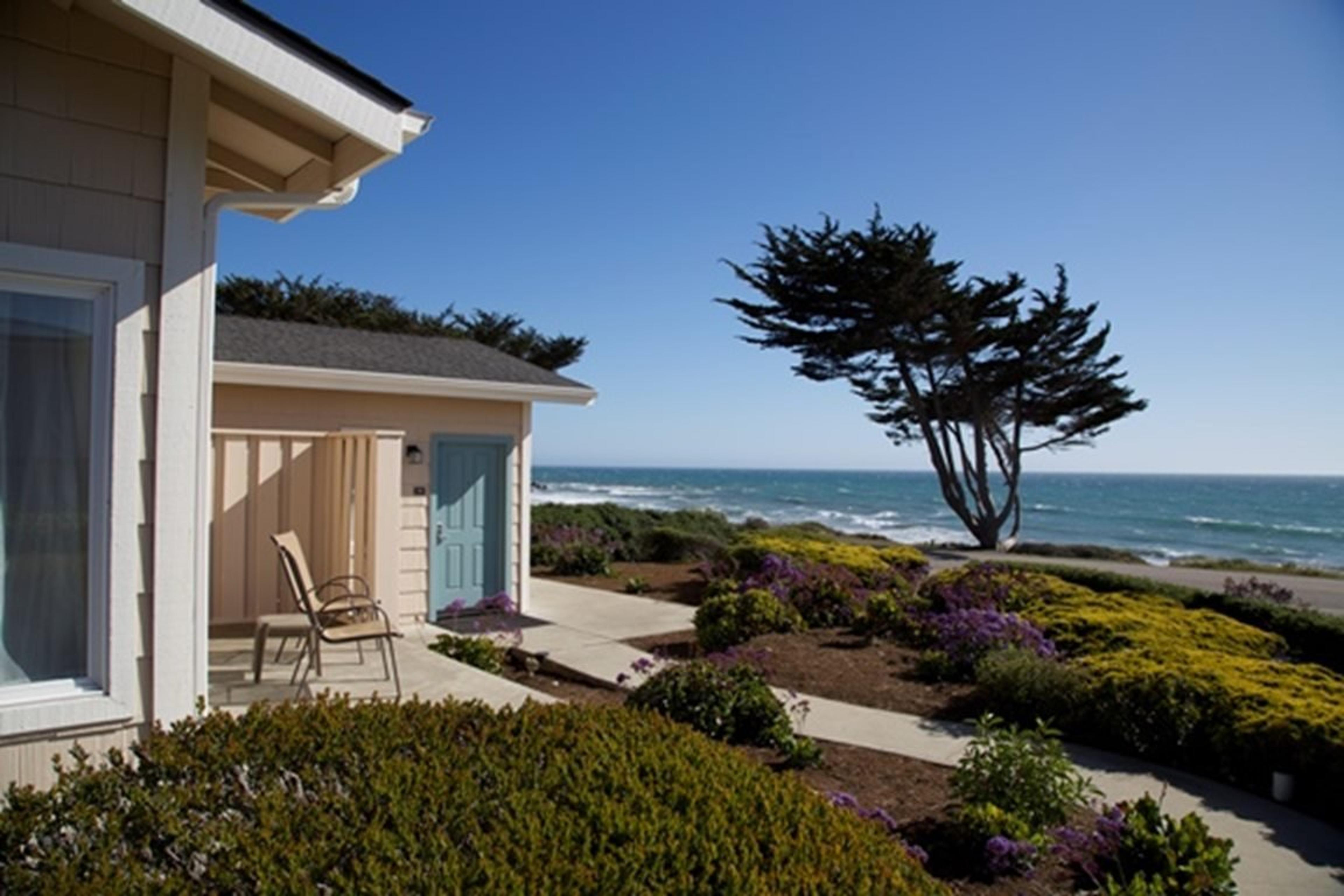 Cambria Landing Inn & Suites
