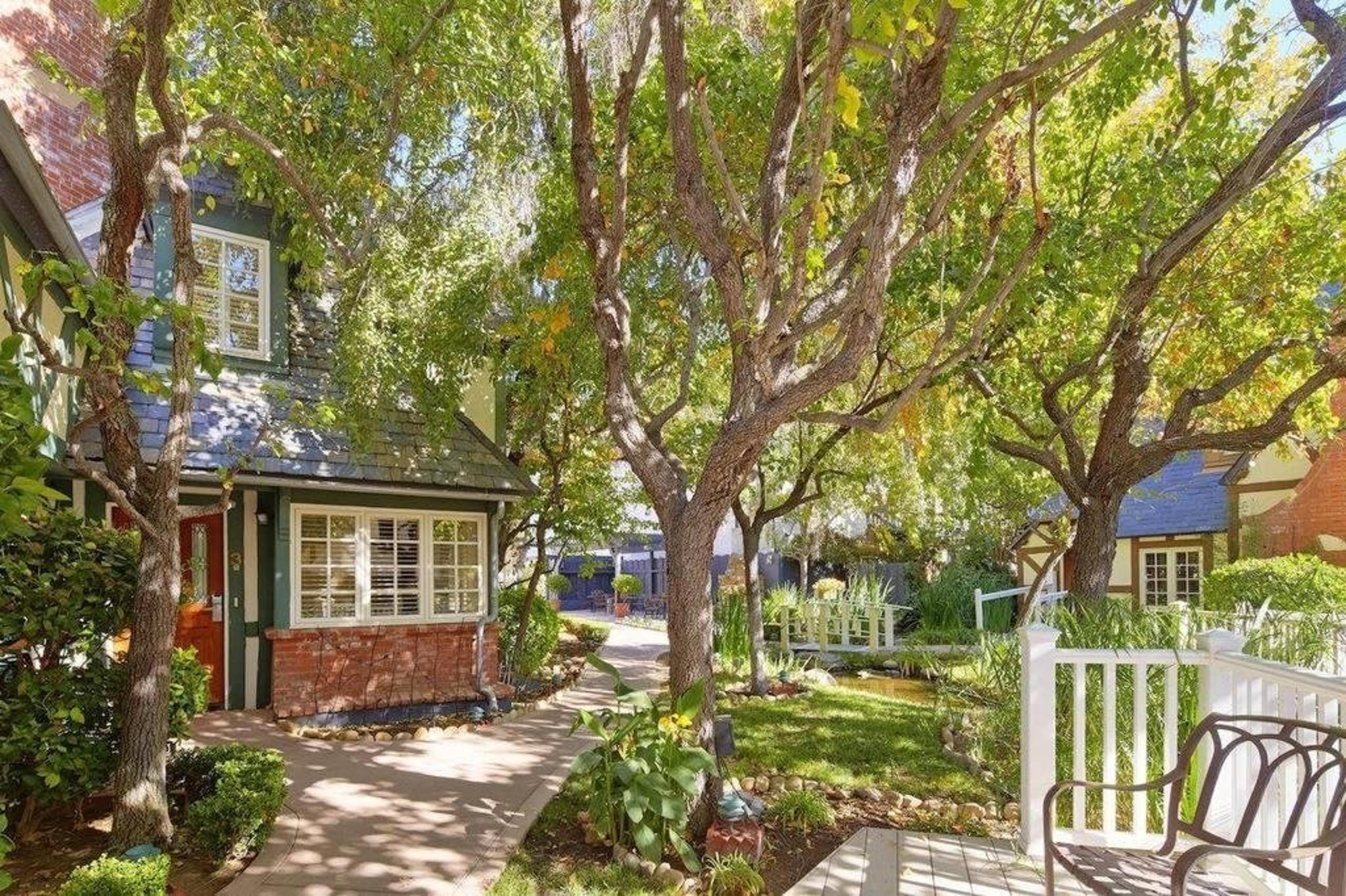 WINE VALLEY INN AND COTTAGES