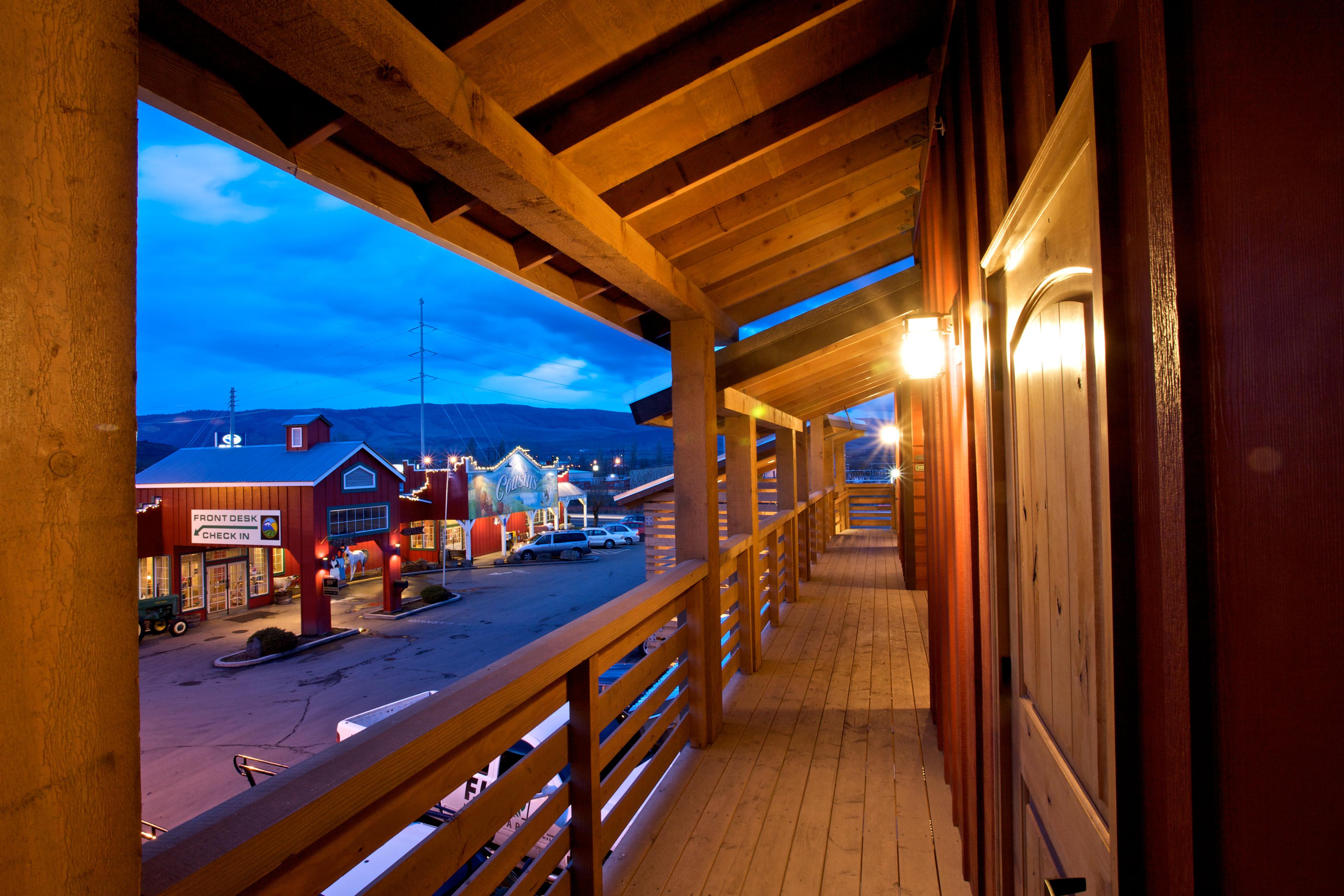 COUSINS COUNTRY INN