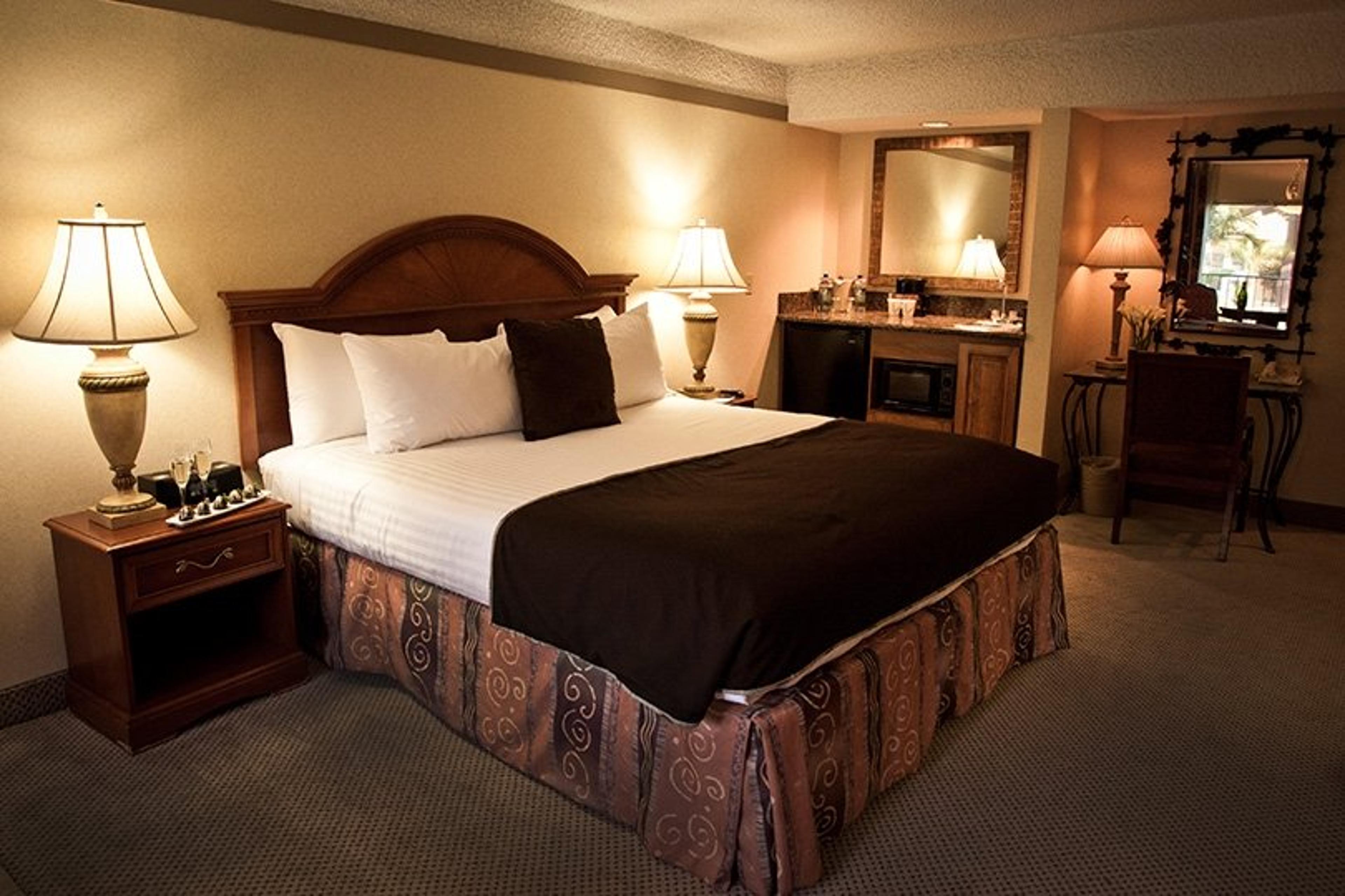 ATRIUM HOTEL ORANGE COUNTY AIR