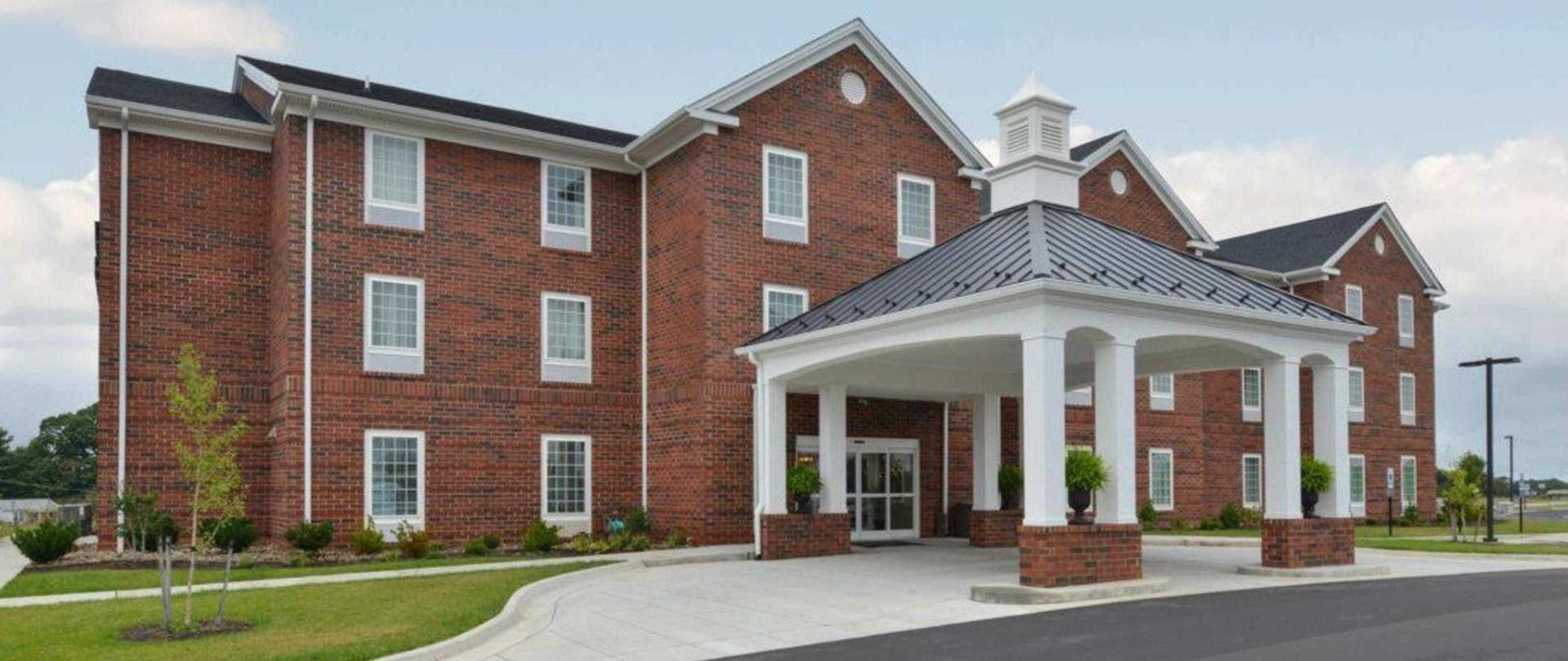 APPOMATTOX INN AND SUITES