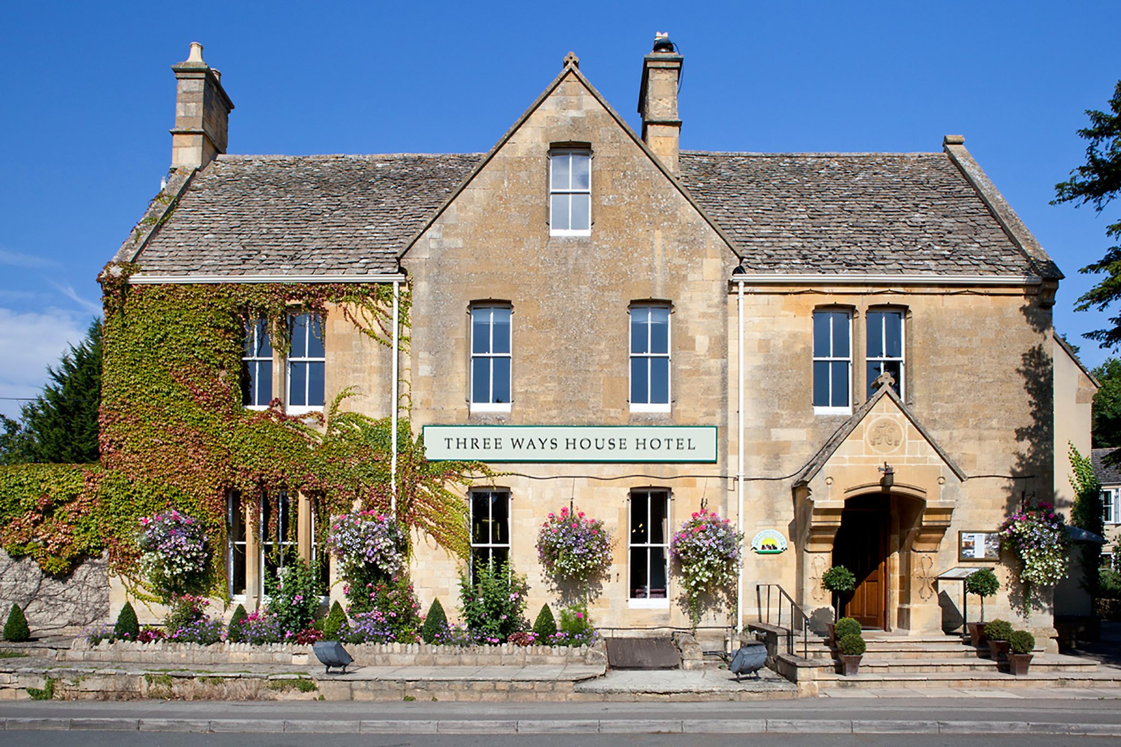 THREE WAYS HOUSE HOTEL