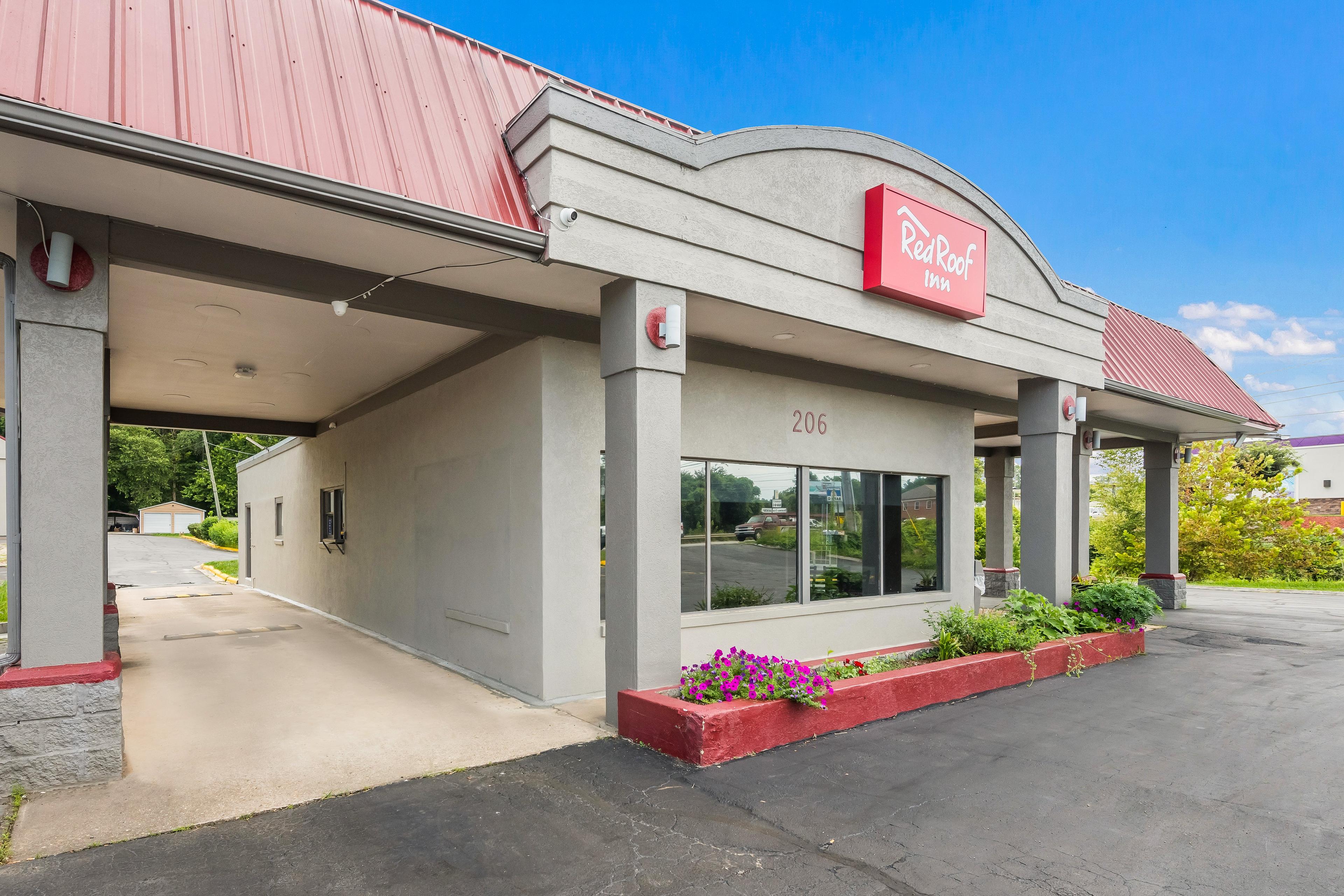 RED ROOF INN LENOIR