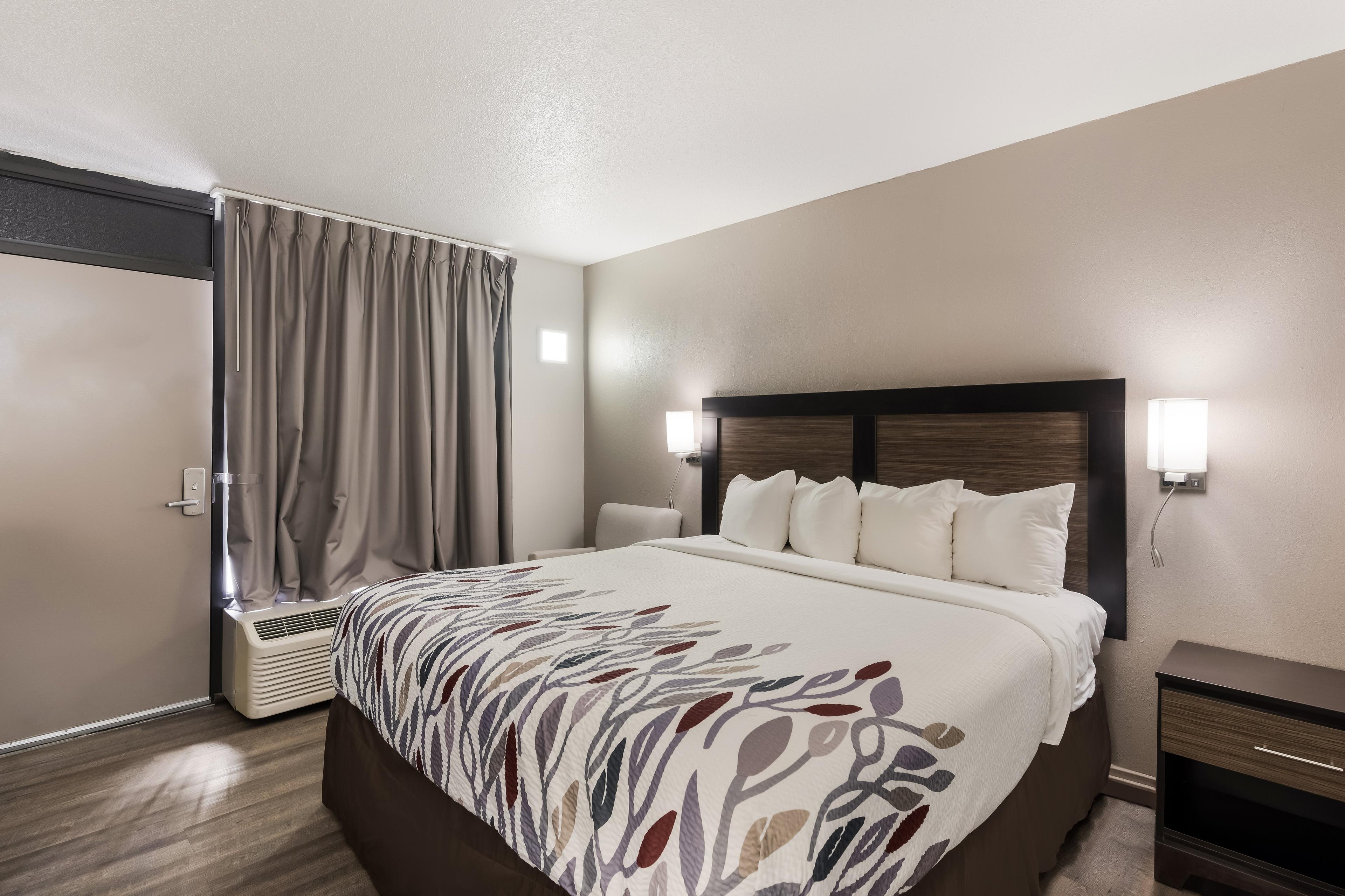 RED ROOF INN LENOIR
