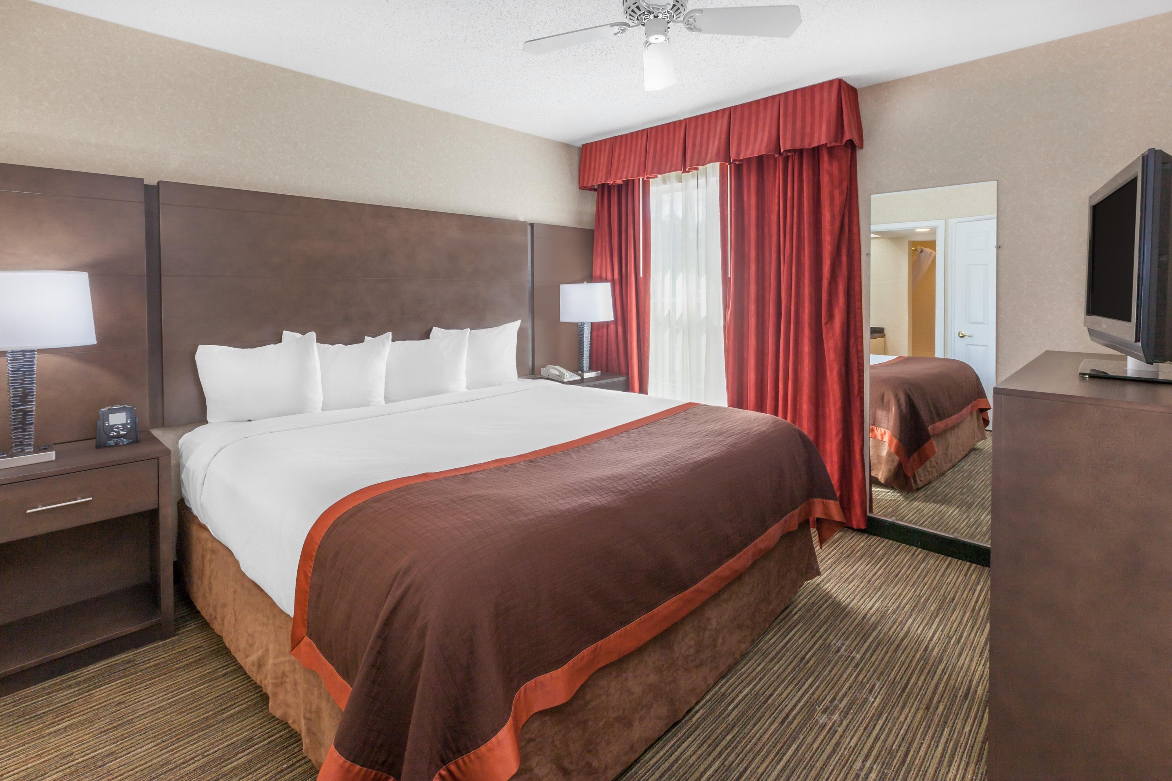 Affordable Suites Detroit-Warr