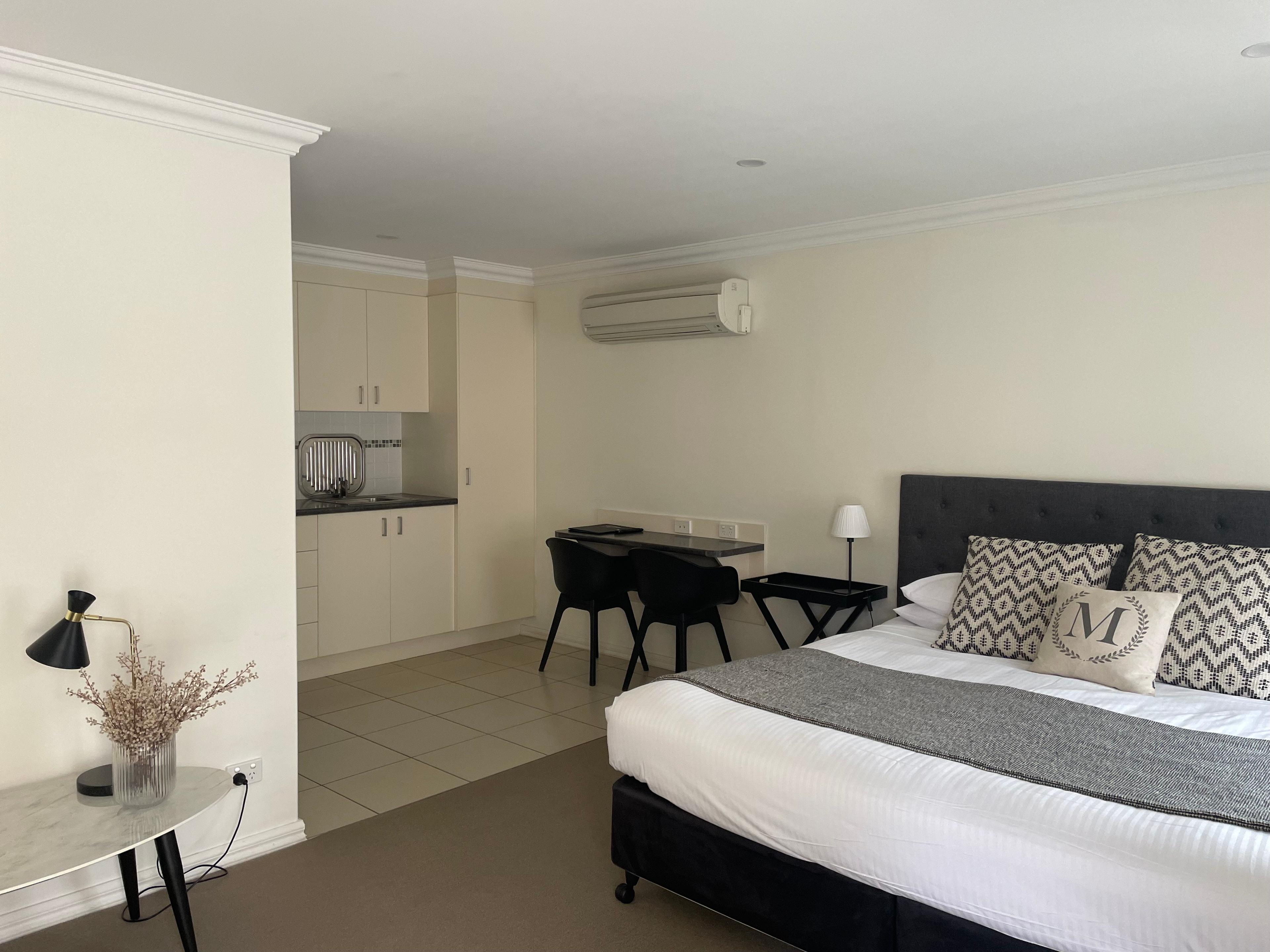 MILLTHORPE MOTEL