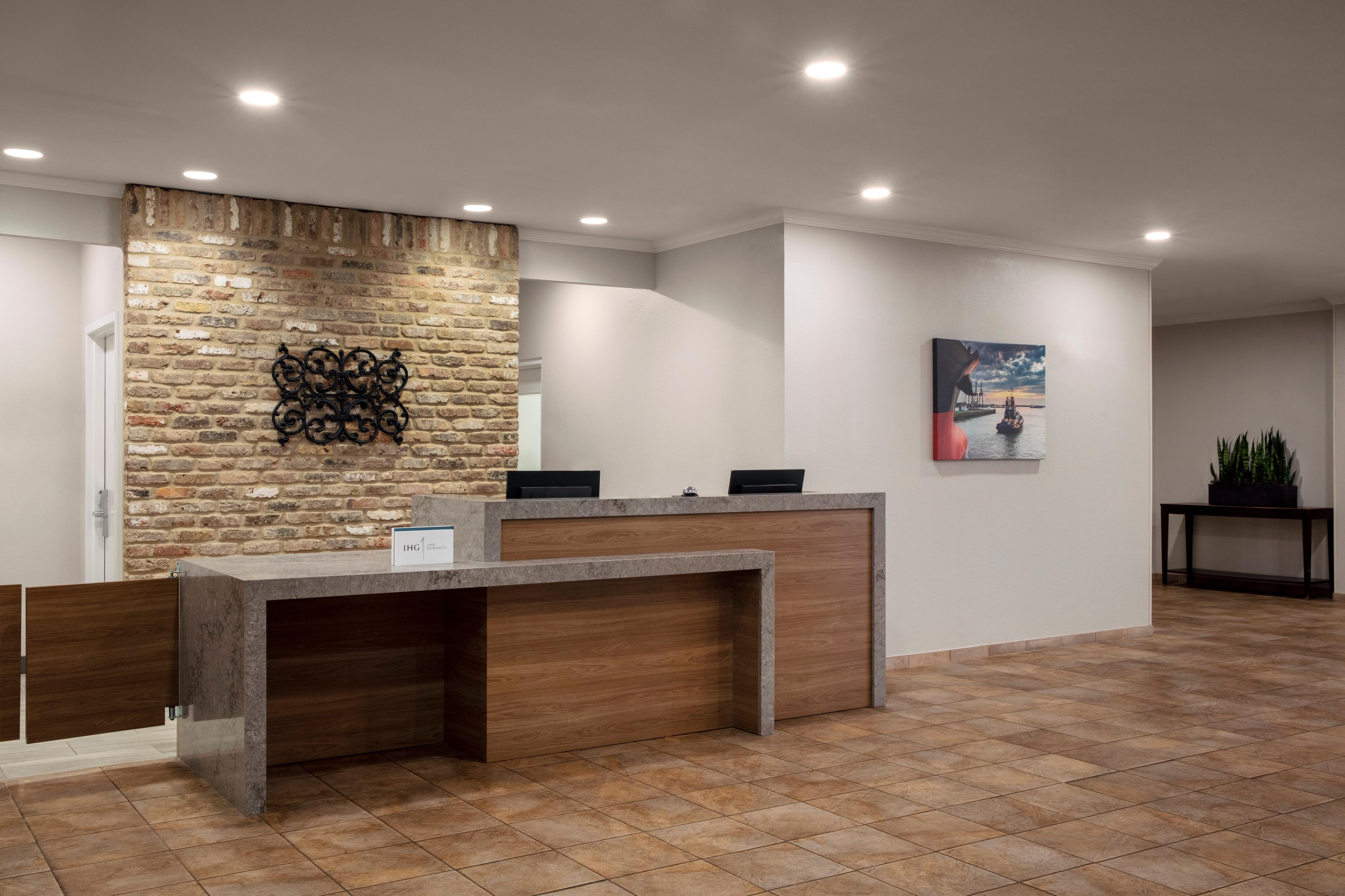 CANDLEWOOD SUITES DOWNTOWN BY IHG