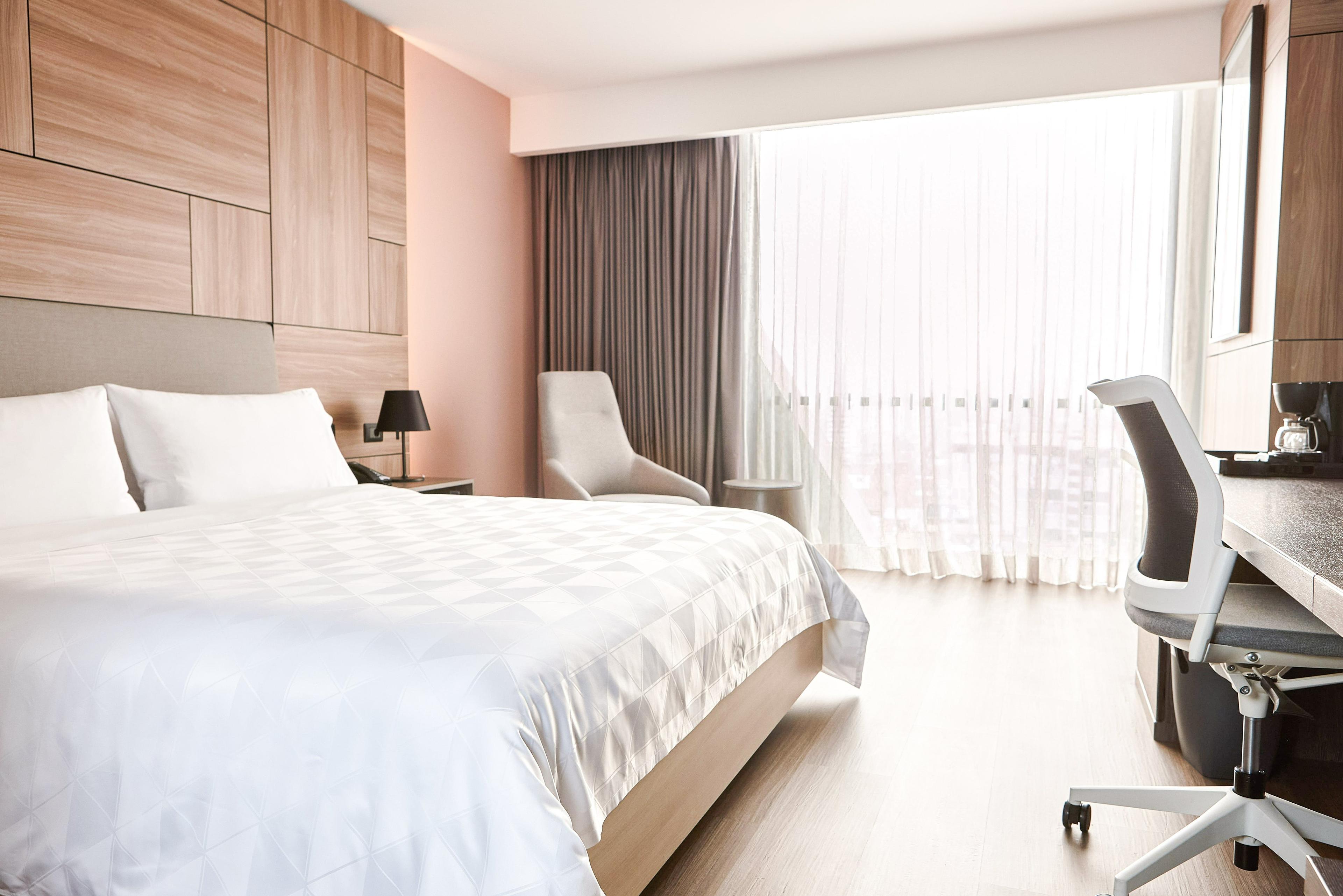HOLIDAY INN MIRAFLORES BY IHG