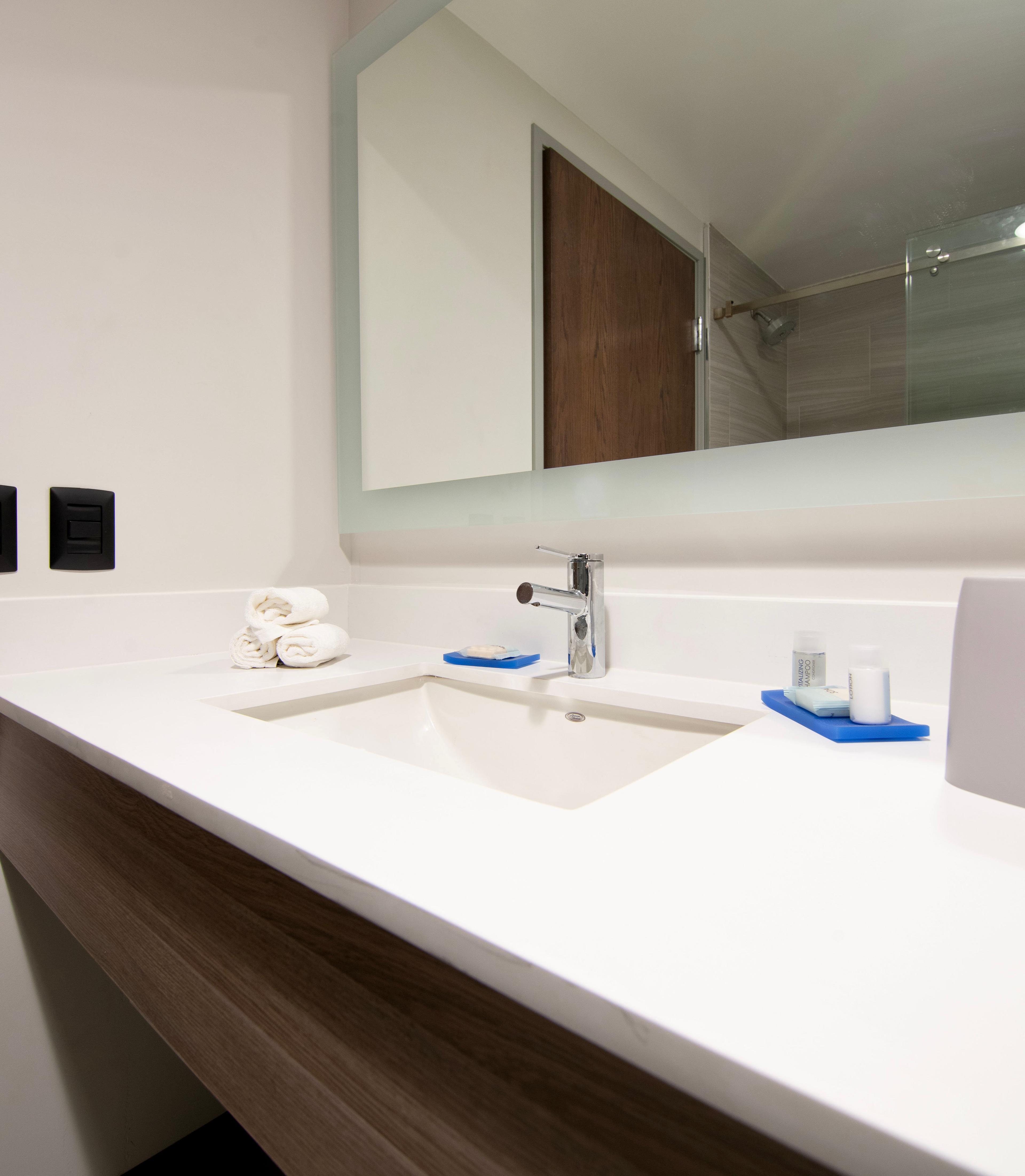 HOLIDAY INN EXP VALLARTA PONIENTE B