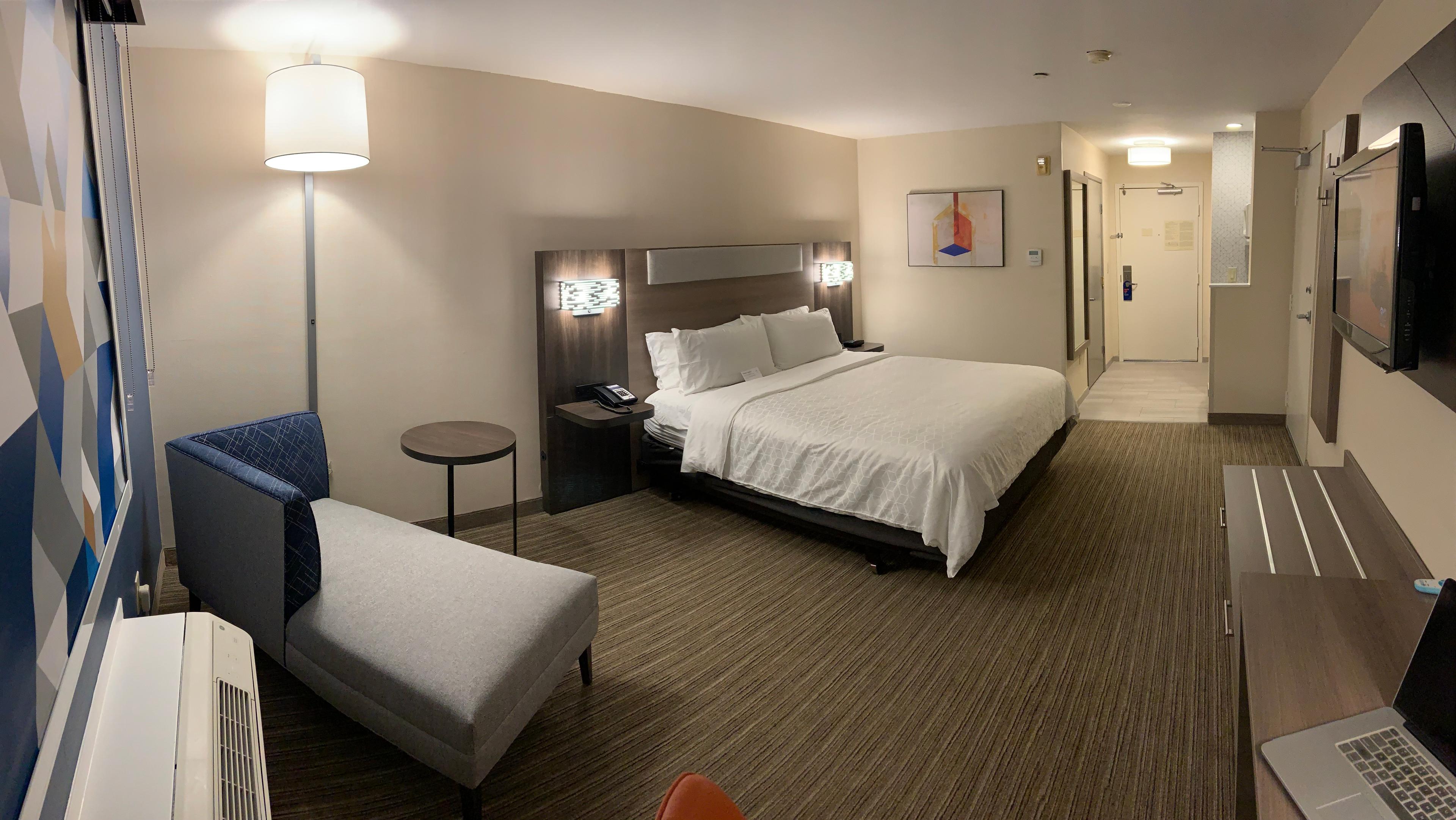 HOLIDAY INN EXSTE HERMOSA BEAC BY I