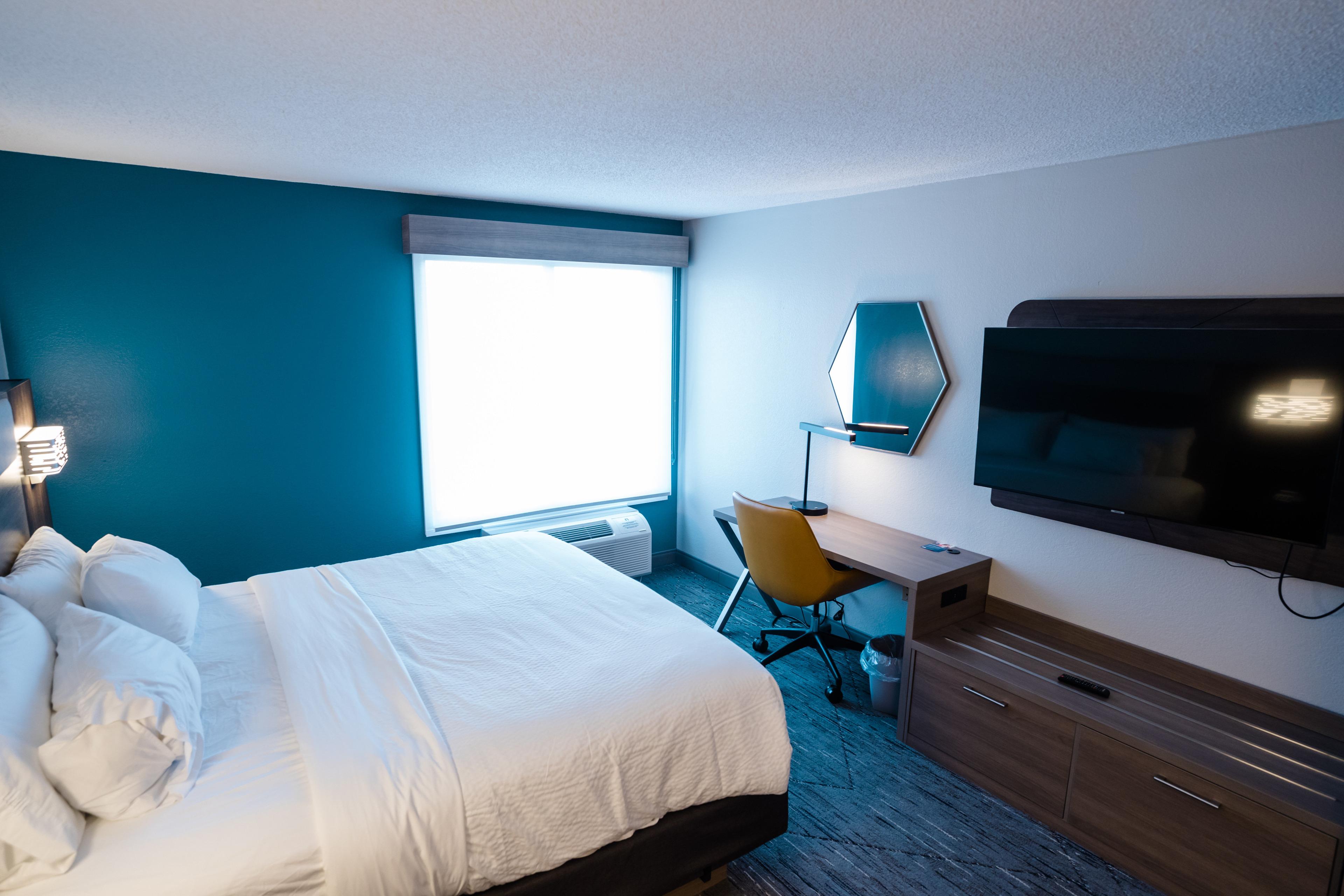 HOLIDAY INN EXP HOTEL AND STES BY I