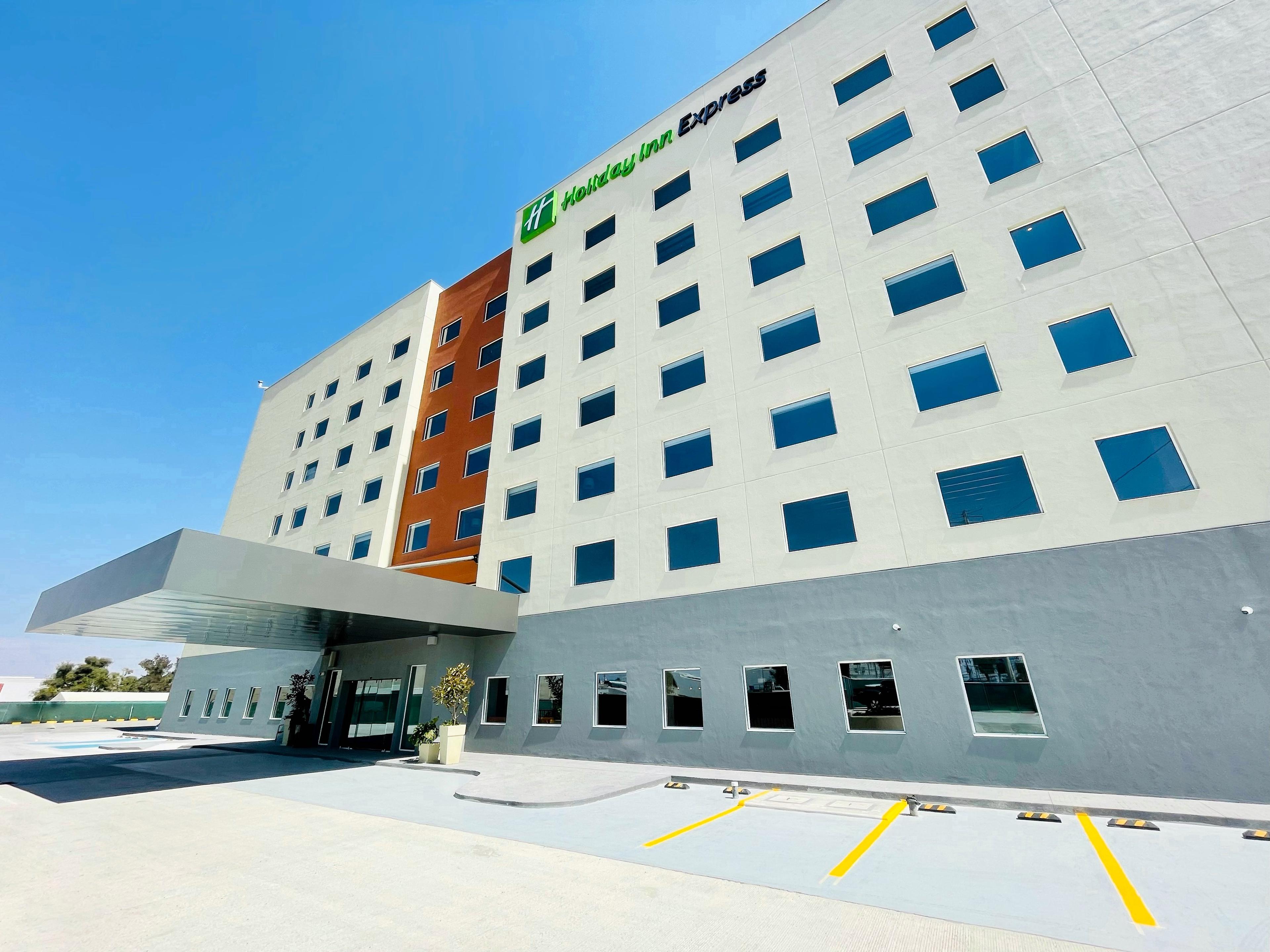 HOLIDAY INN EXP VALLARTA PONIENTE B