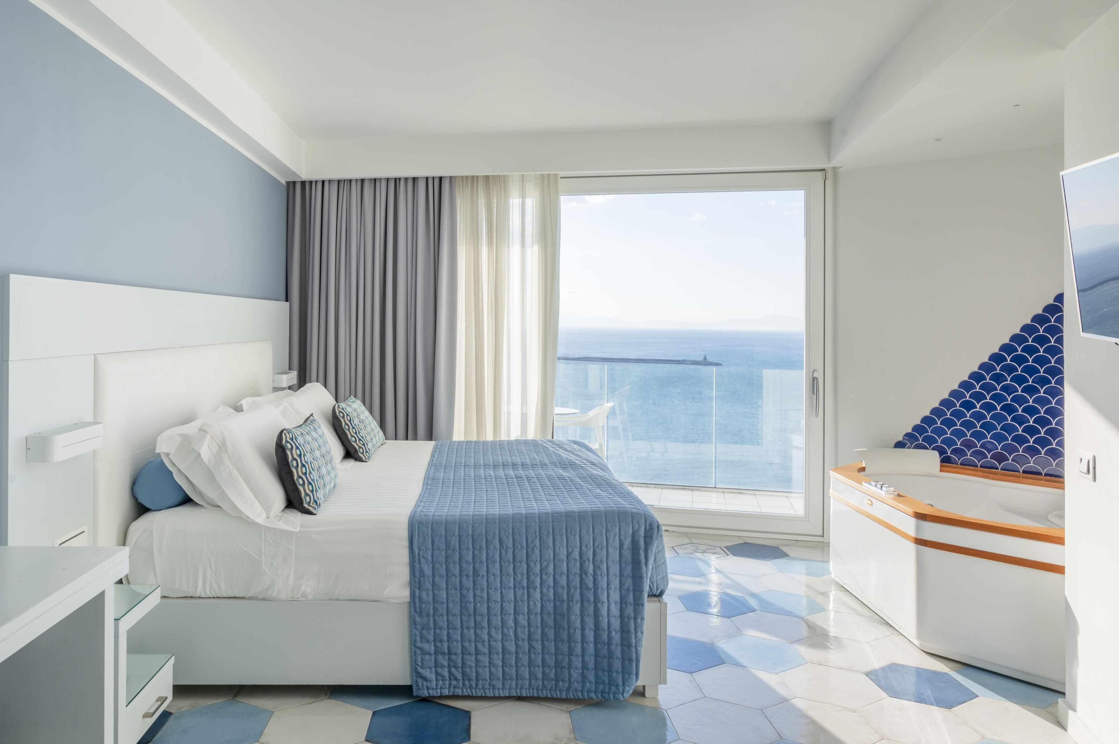 LLOYDS BAIA HOTEL