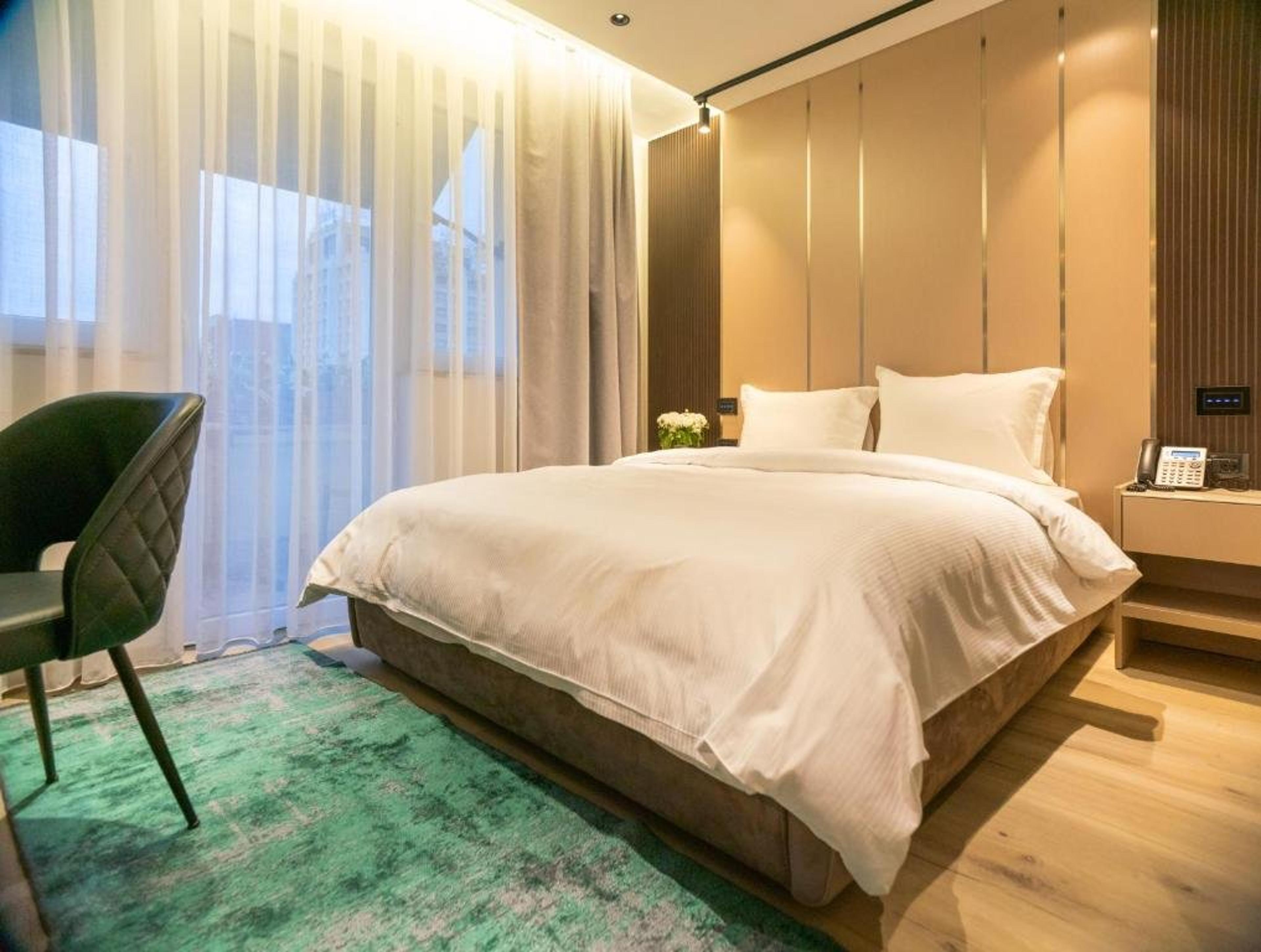 EMERY HOTEL PRISHTINA
