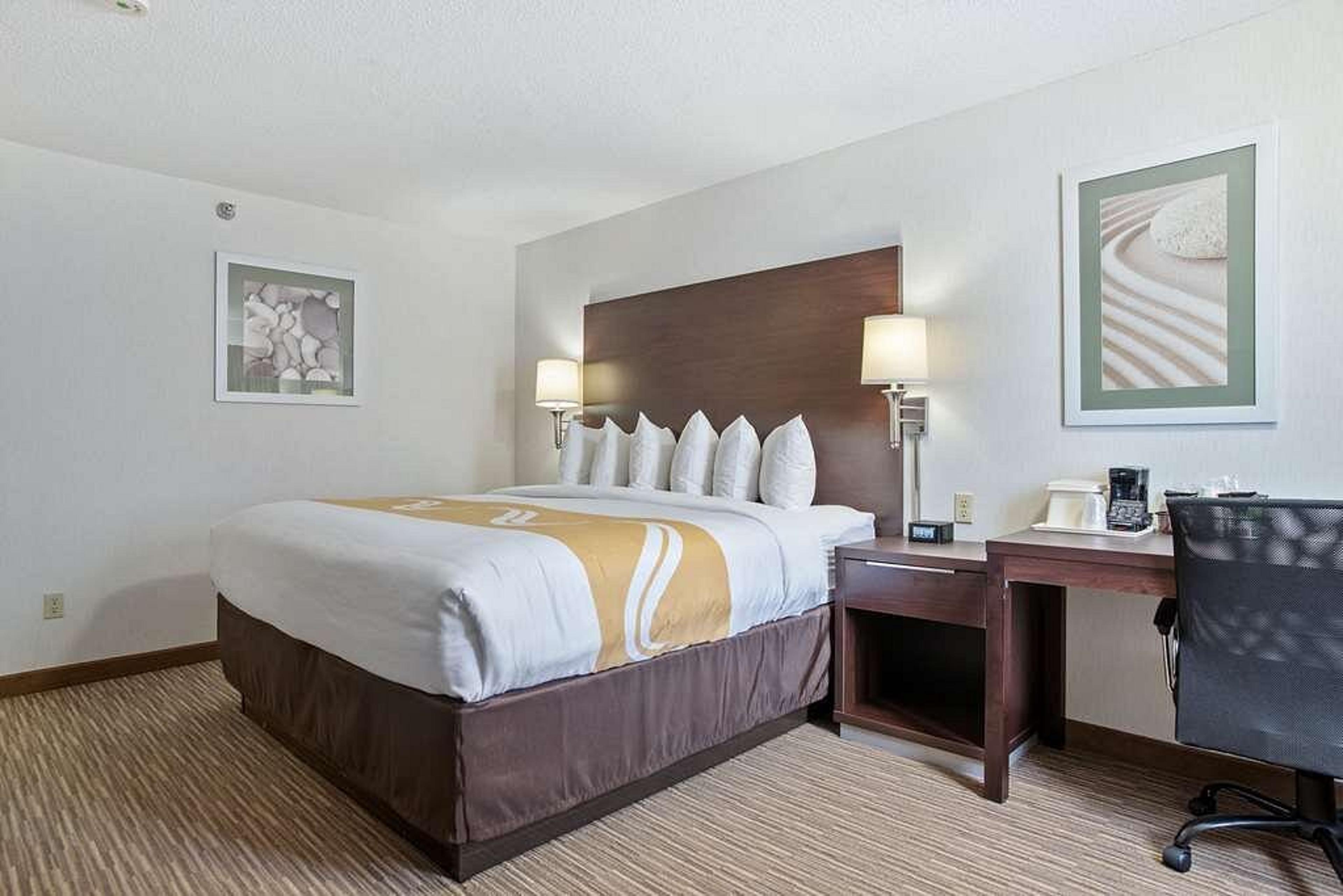 EverSpring Inn & Suites Hill C