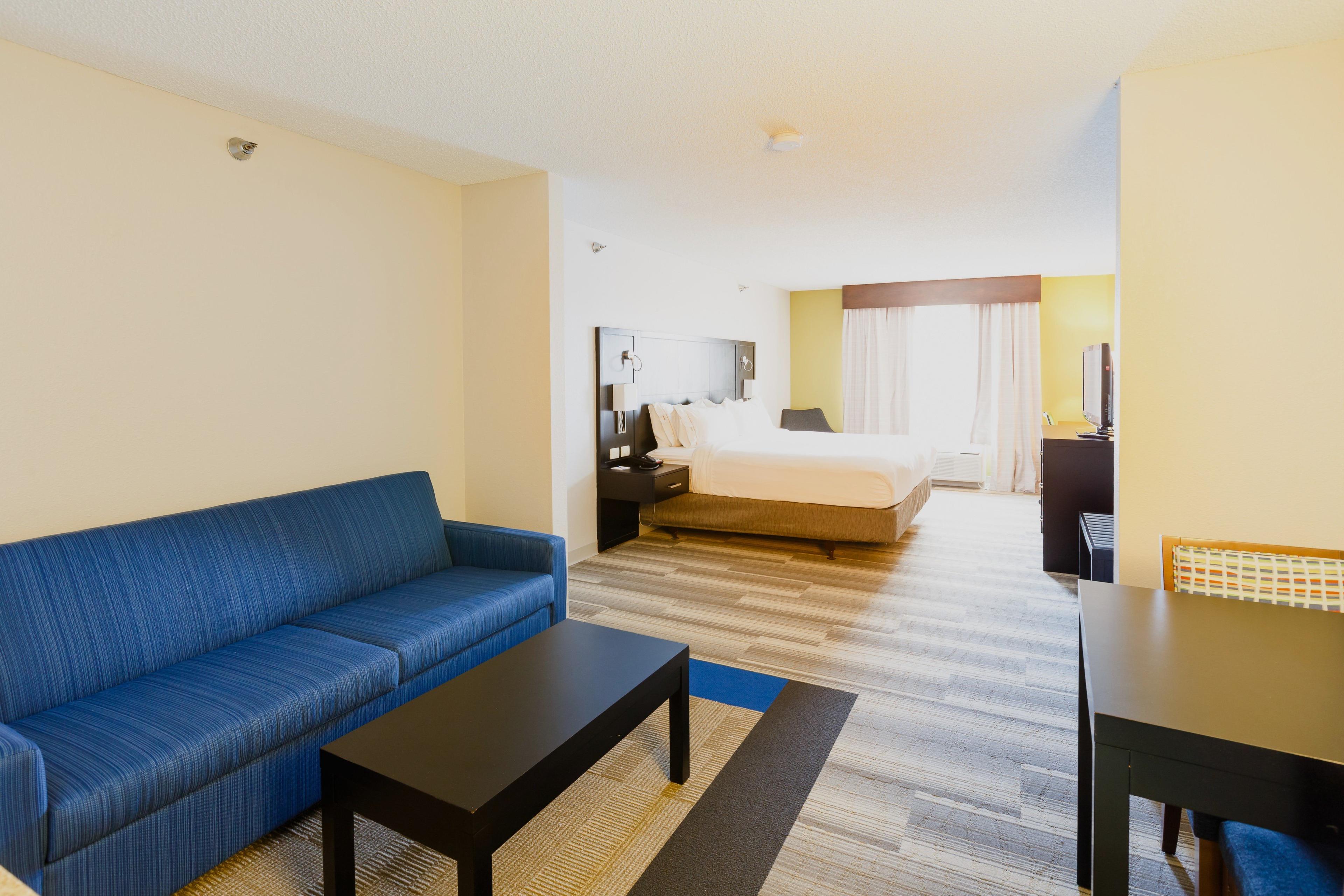 HOLIDAY INN EXP STES SHELBYVIL BY I