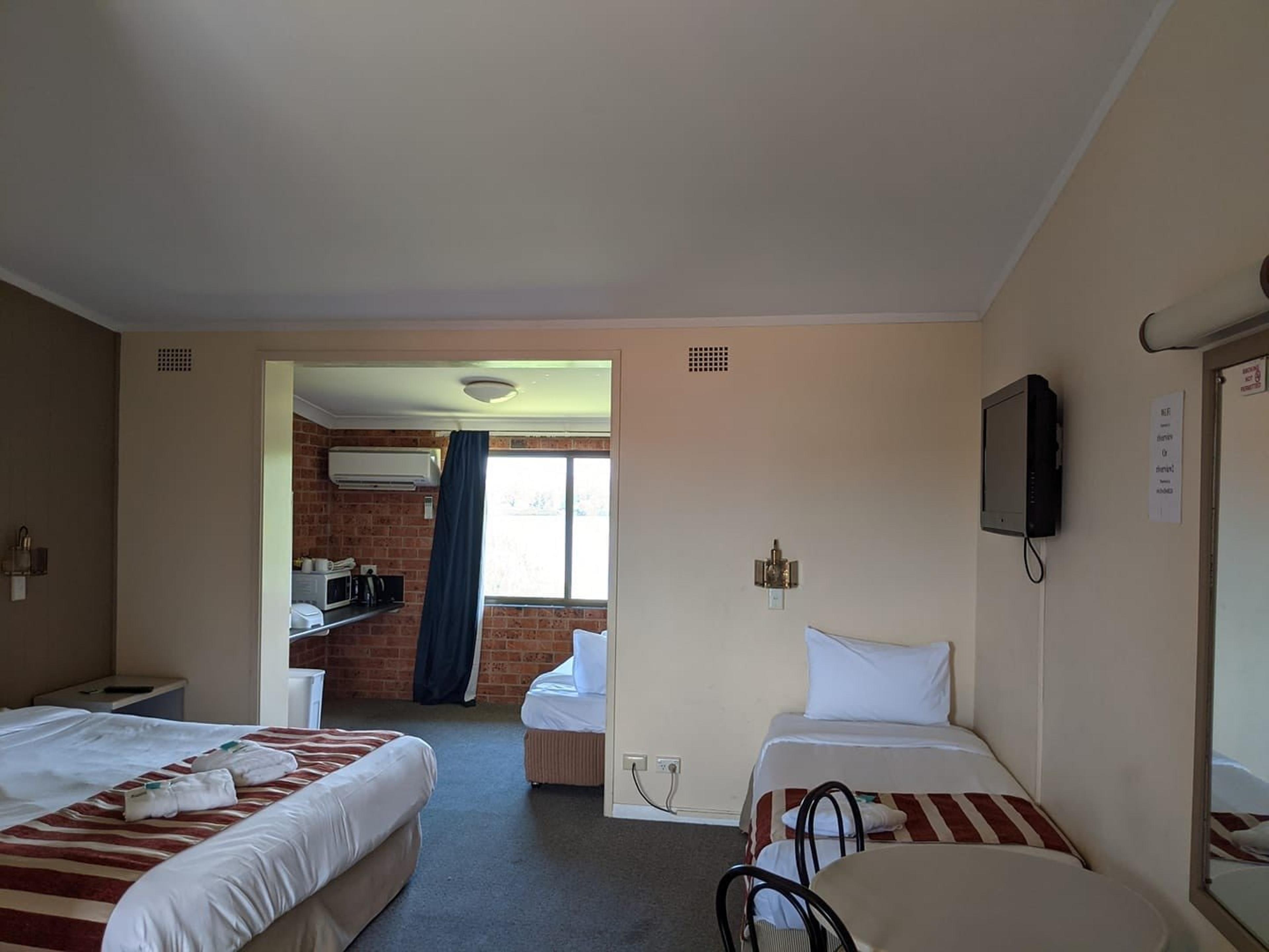 RIVERVIEW MOTOR INN, TAREE