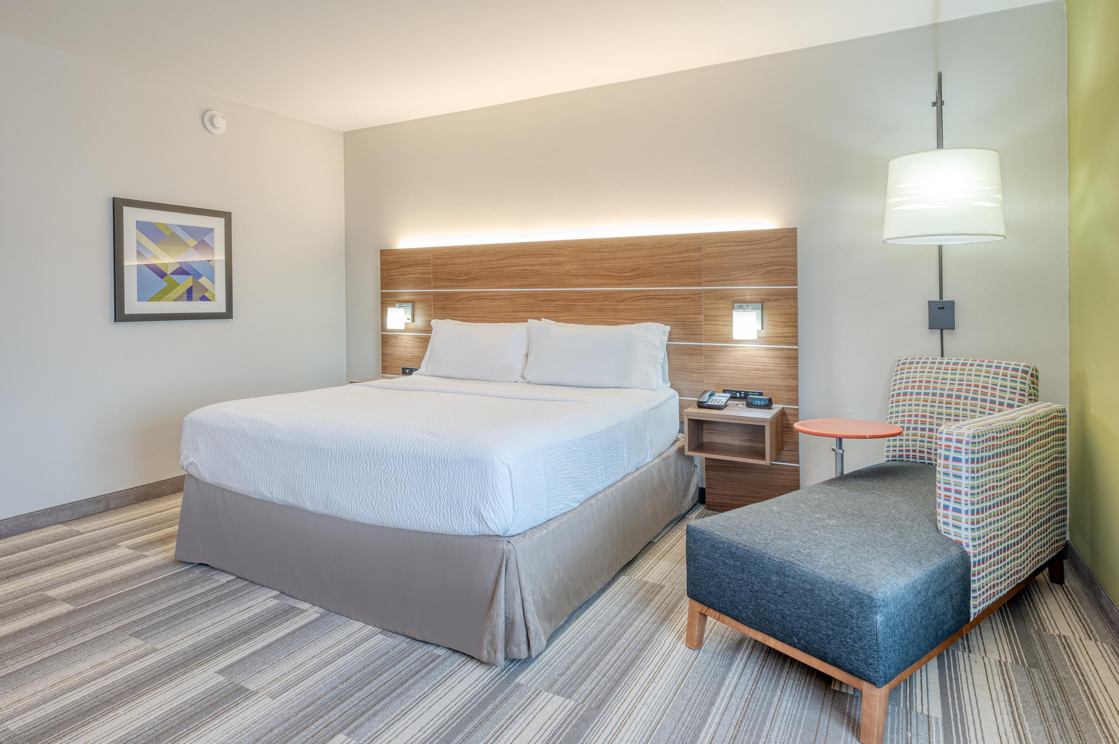 HOLIDAY INN EXP STES CHESTERFIELD