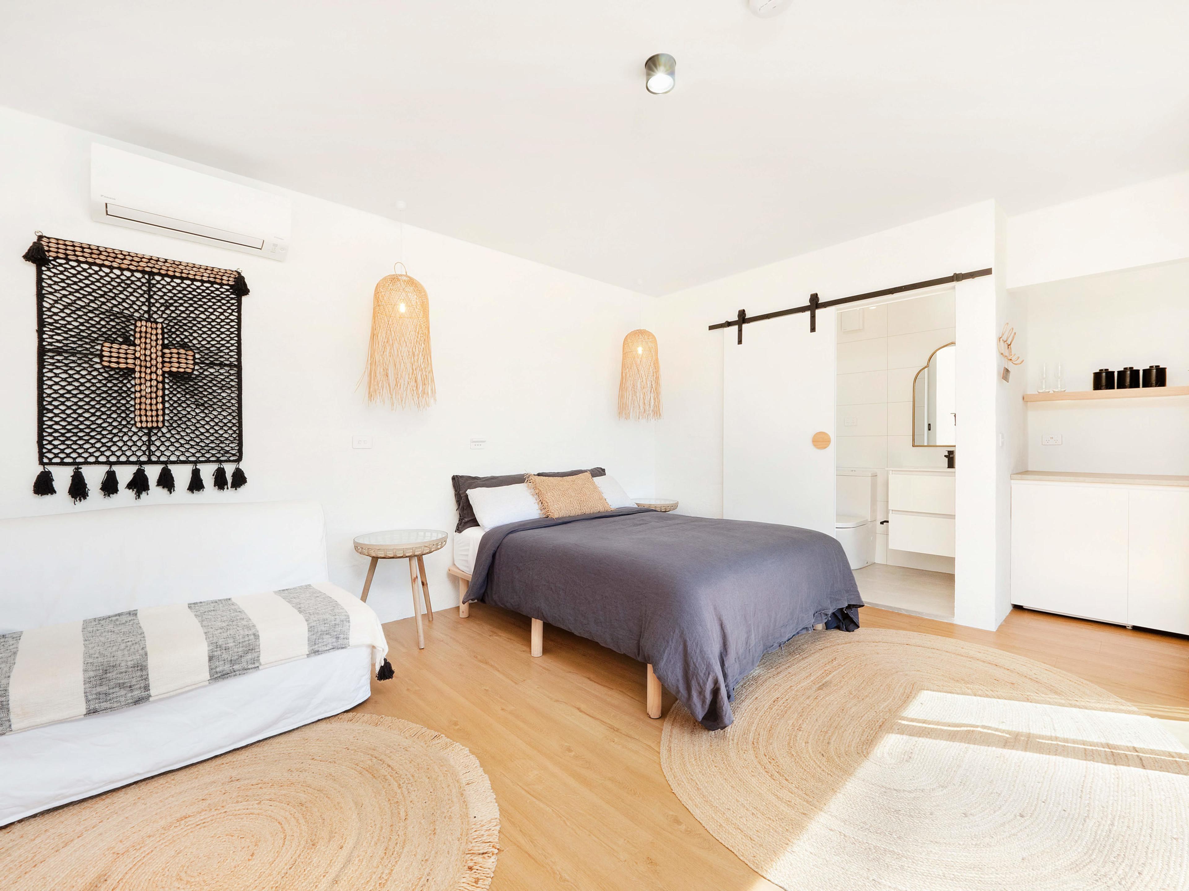 THE BEACH ROOMS