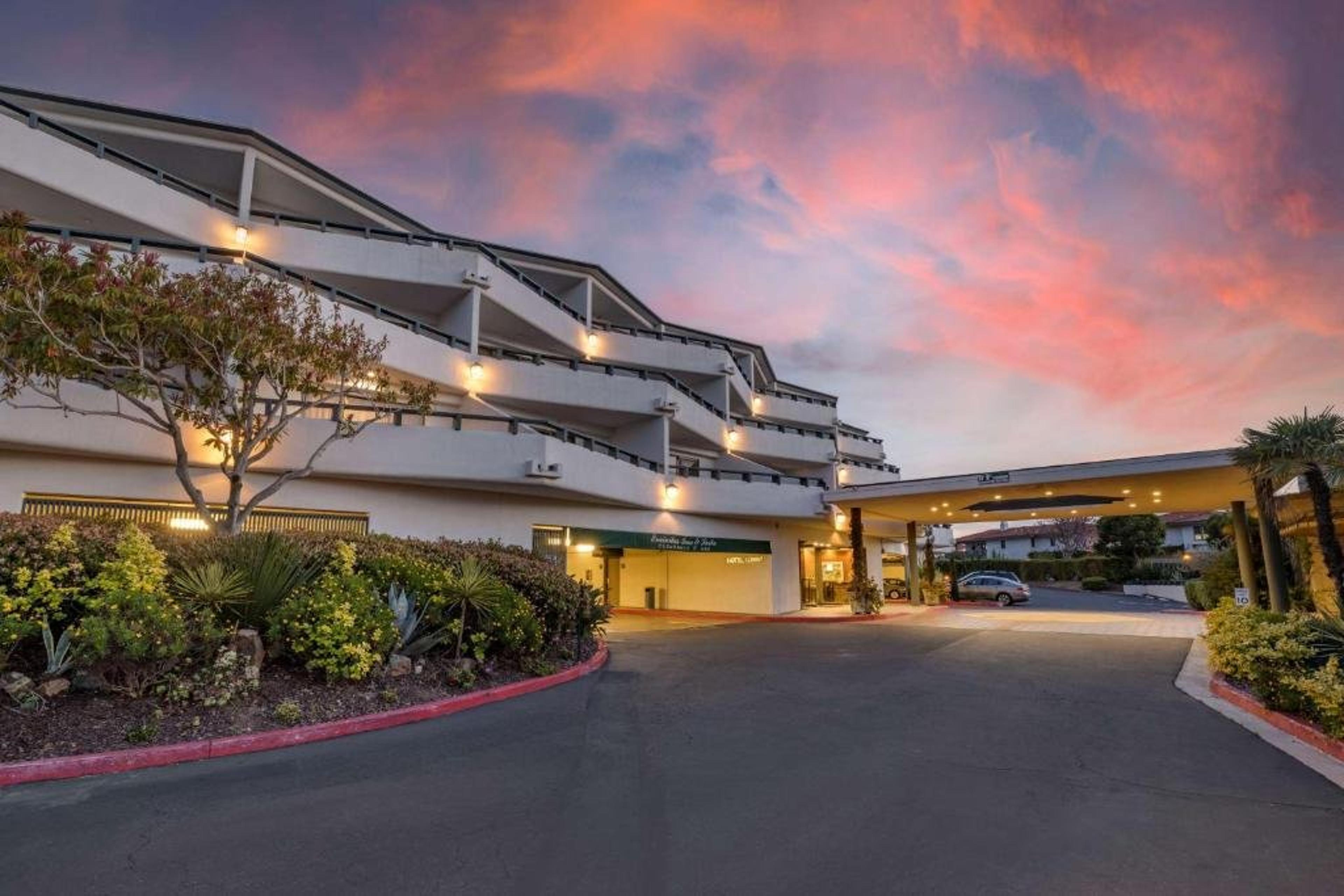 THE ENCINITAN HOTEL & SUITES