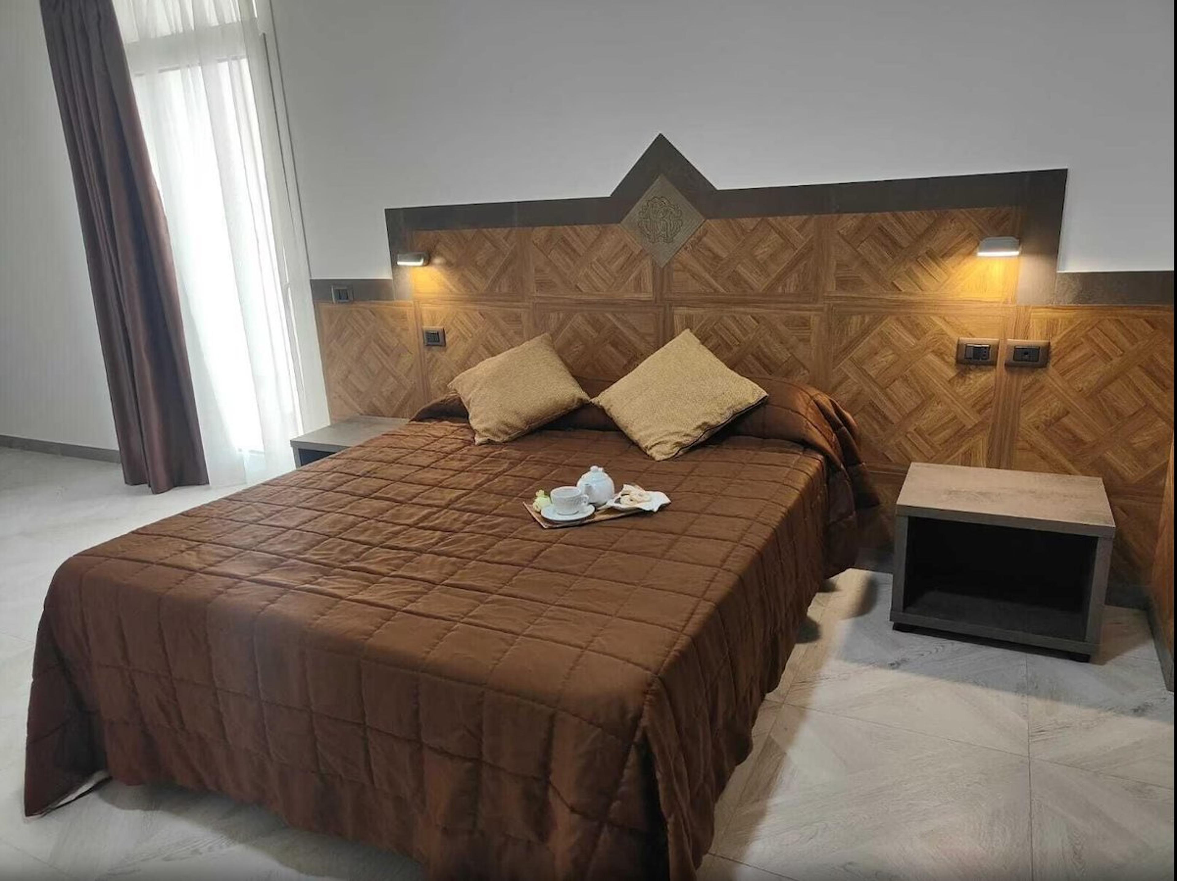 HOTEL EBOLI