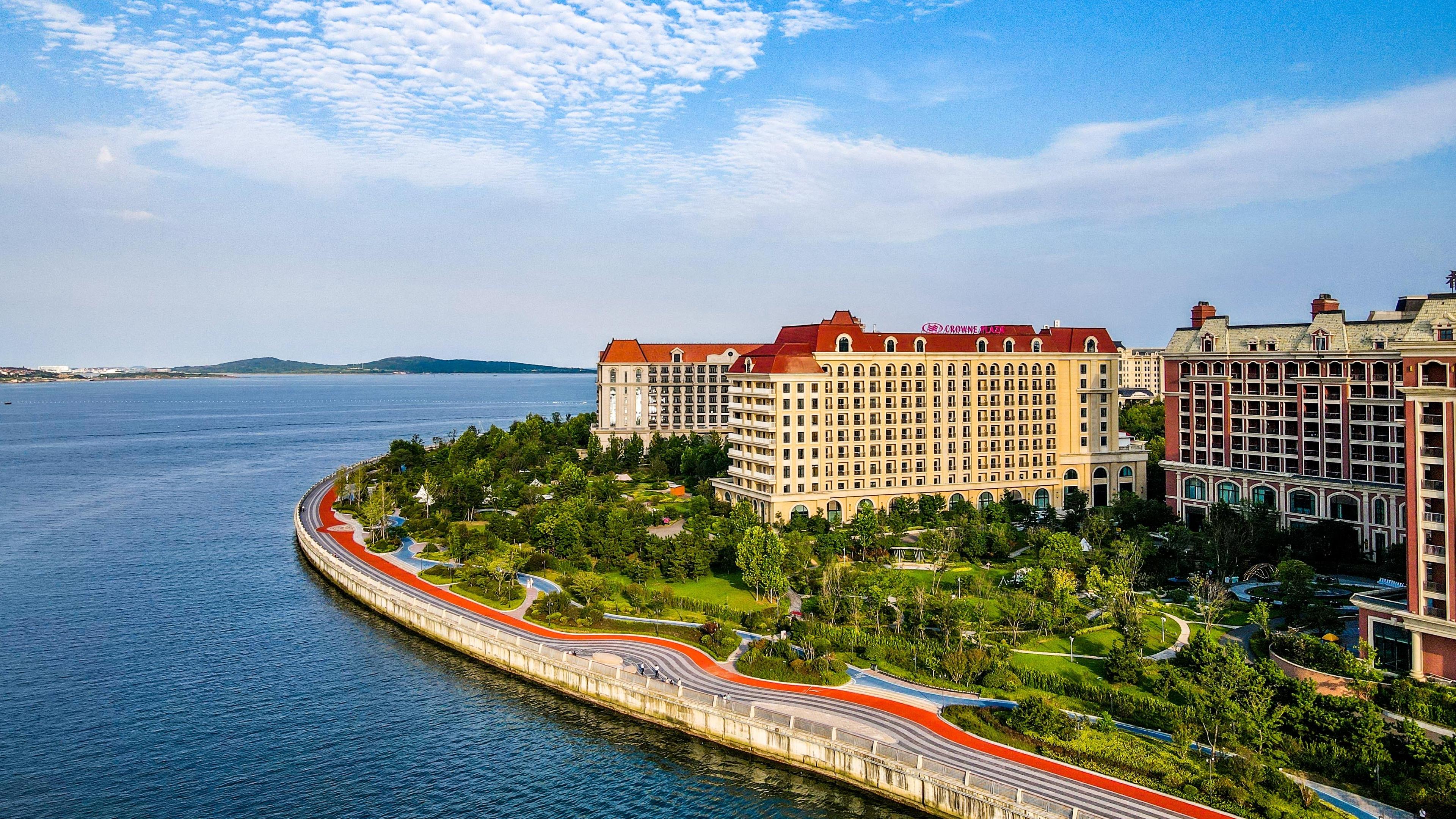 CROWNE PLAZA ORIENTALMOVIEMETRO BY